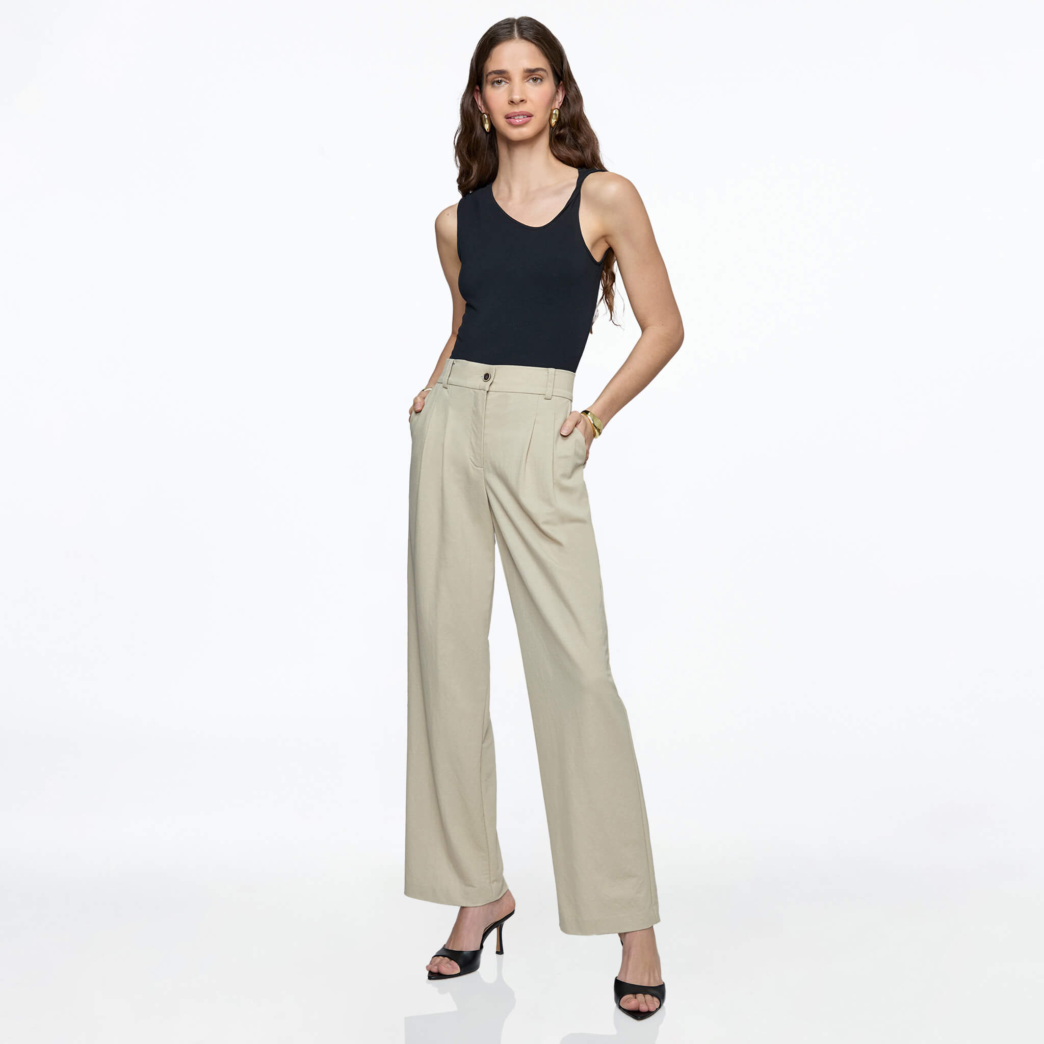 Pantalón beige con pinzas