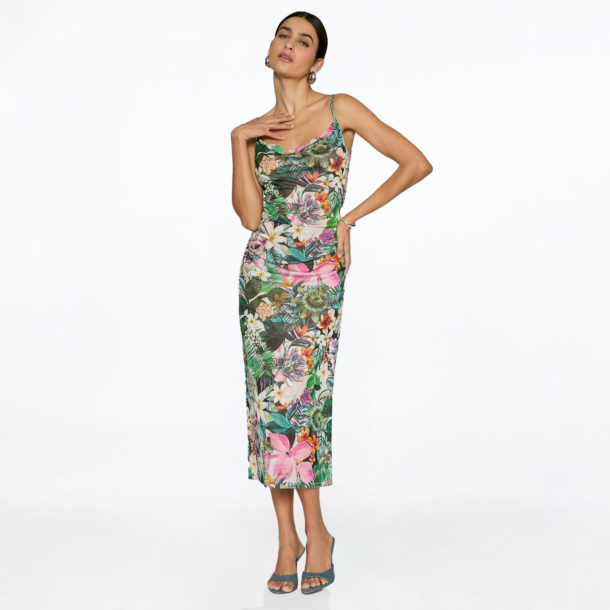 Vestido floral con escote drapeado