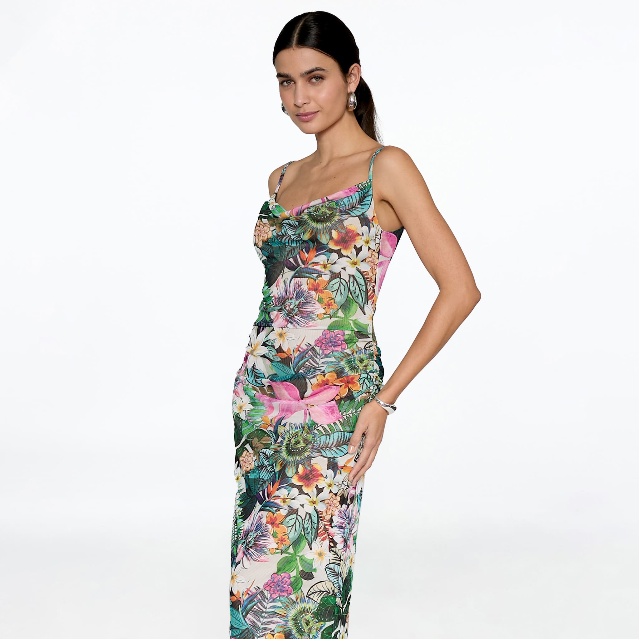 Vestido floral con escote drapeado