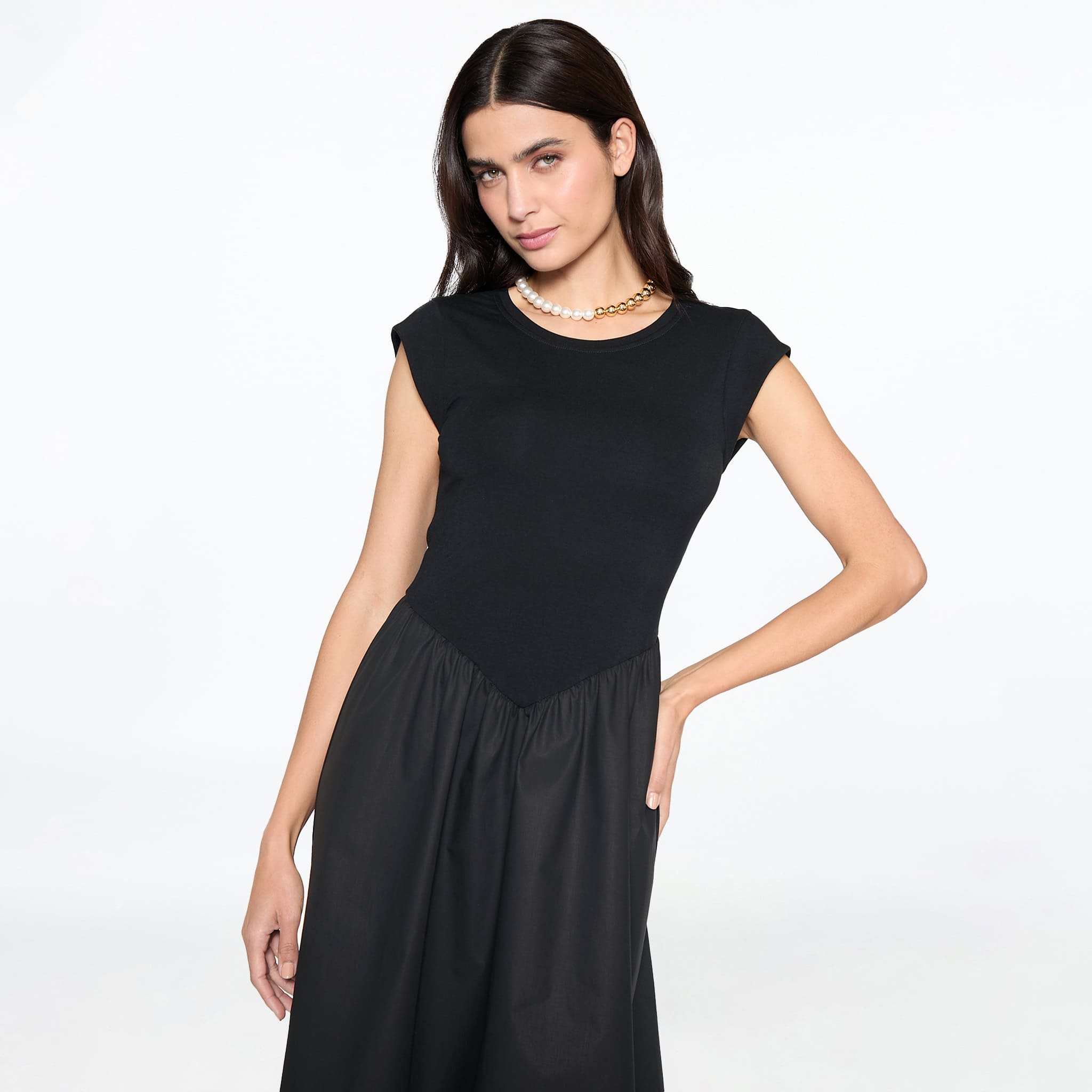 Vestido Negro Falda Plisada