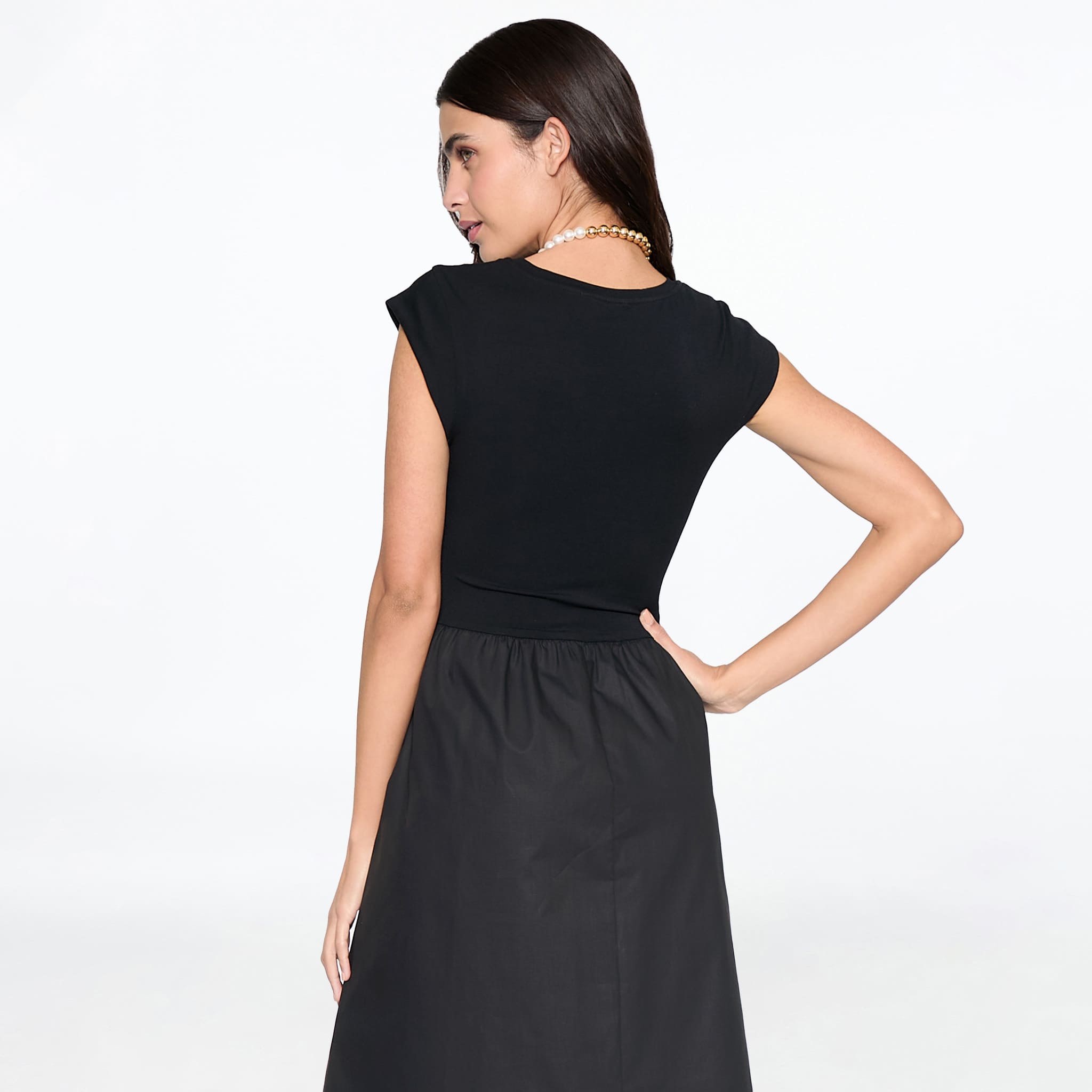 Vestido Negro Falda Plisada