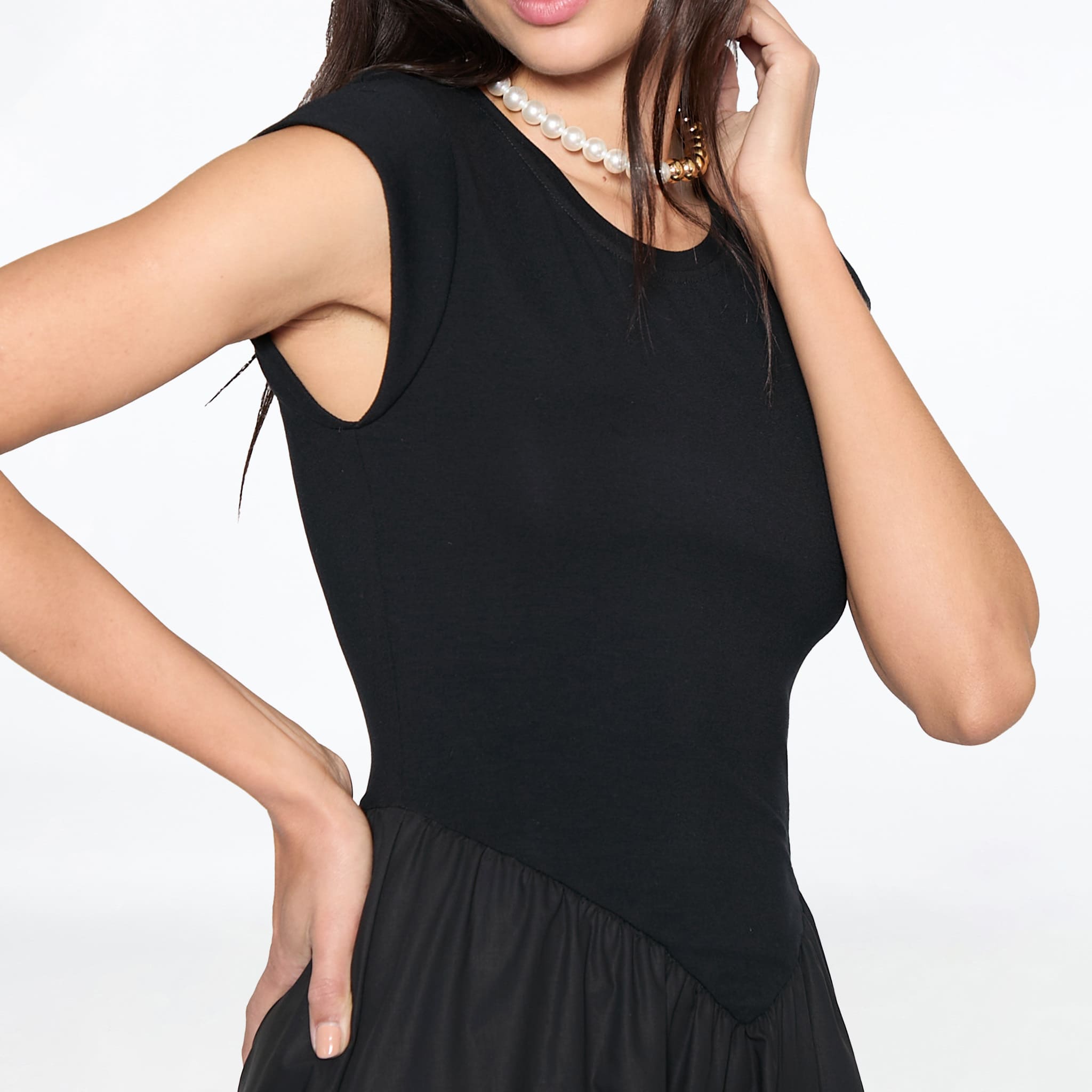 Vestido Negro Falda Plisada