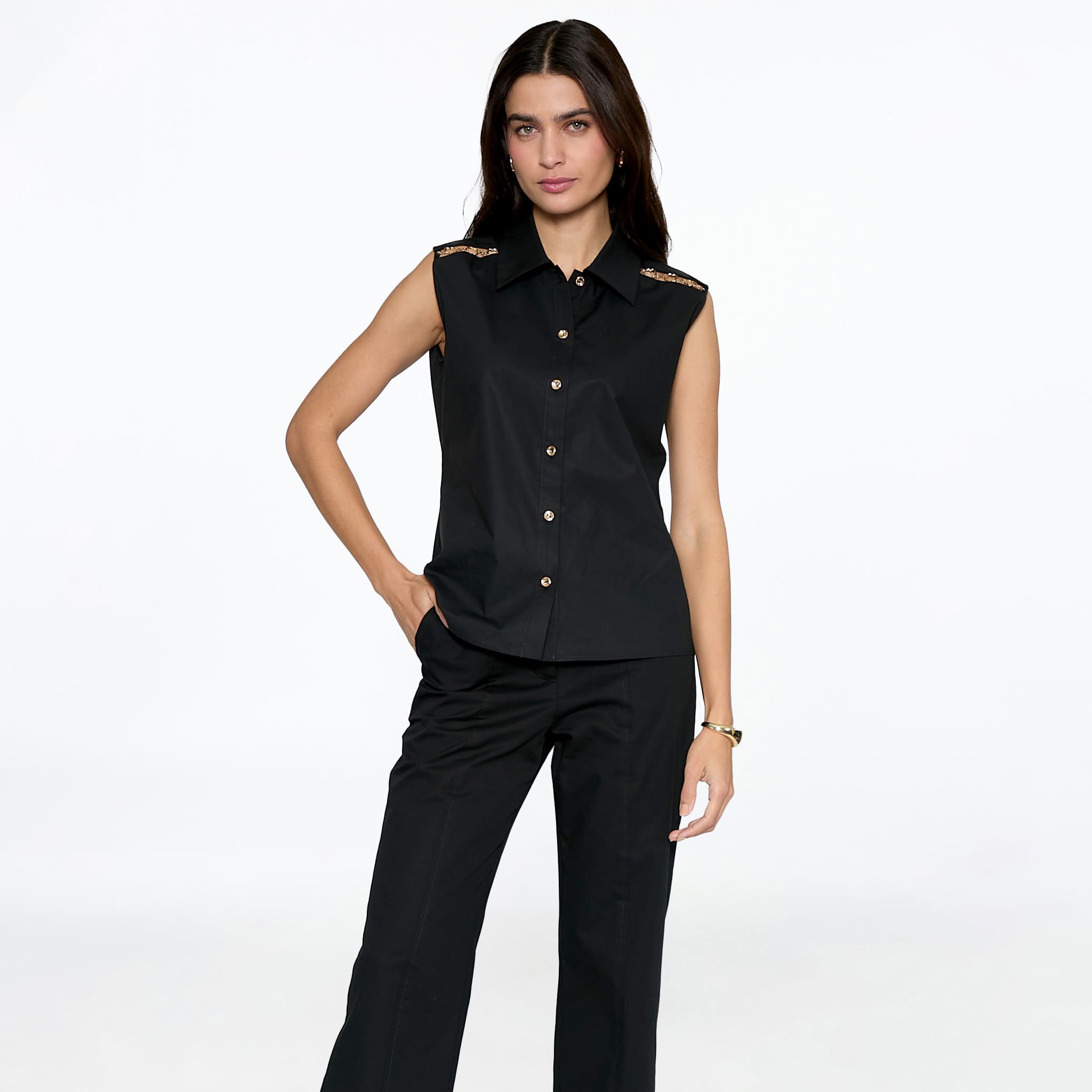 Blusa Negra Detalle de Cadena