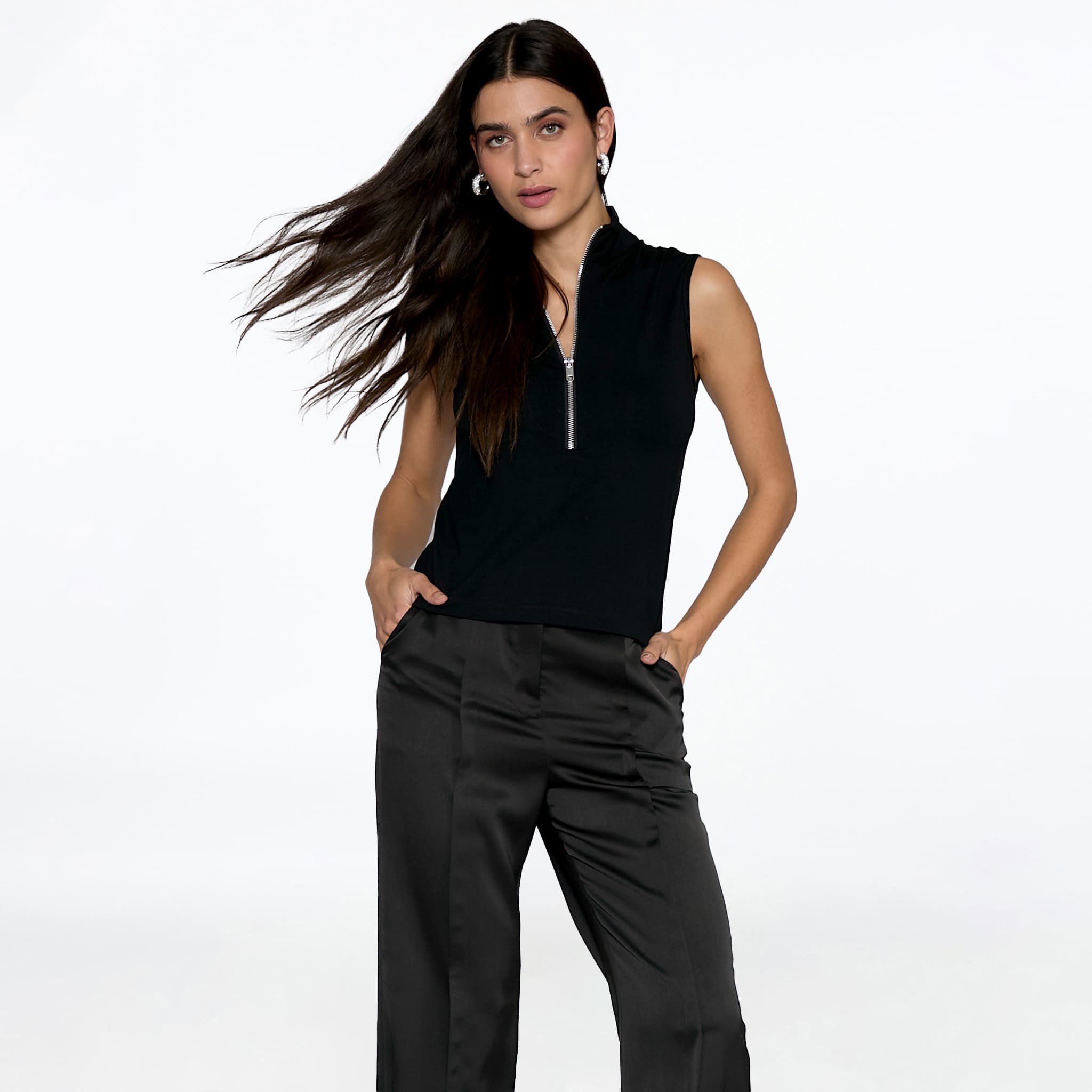 Blusa Negra Cuello Alto Y Cierre