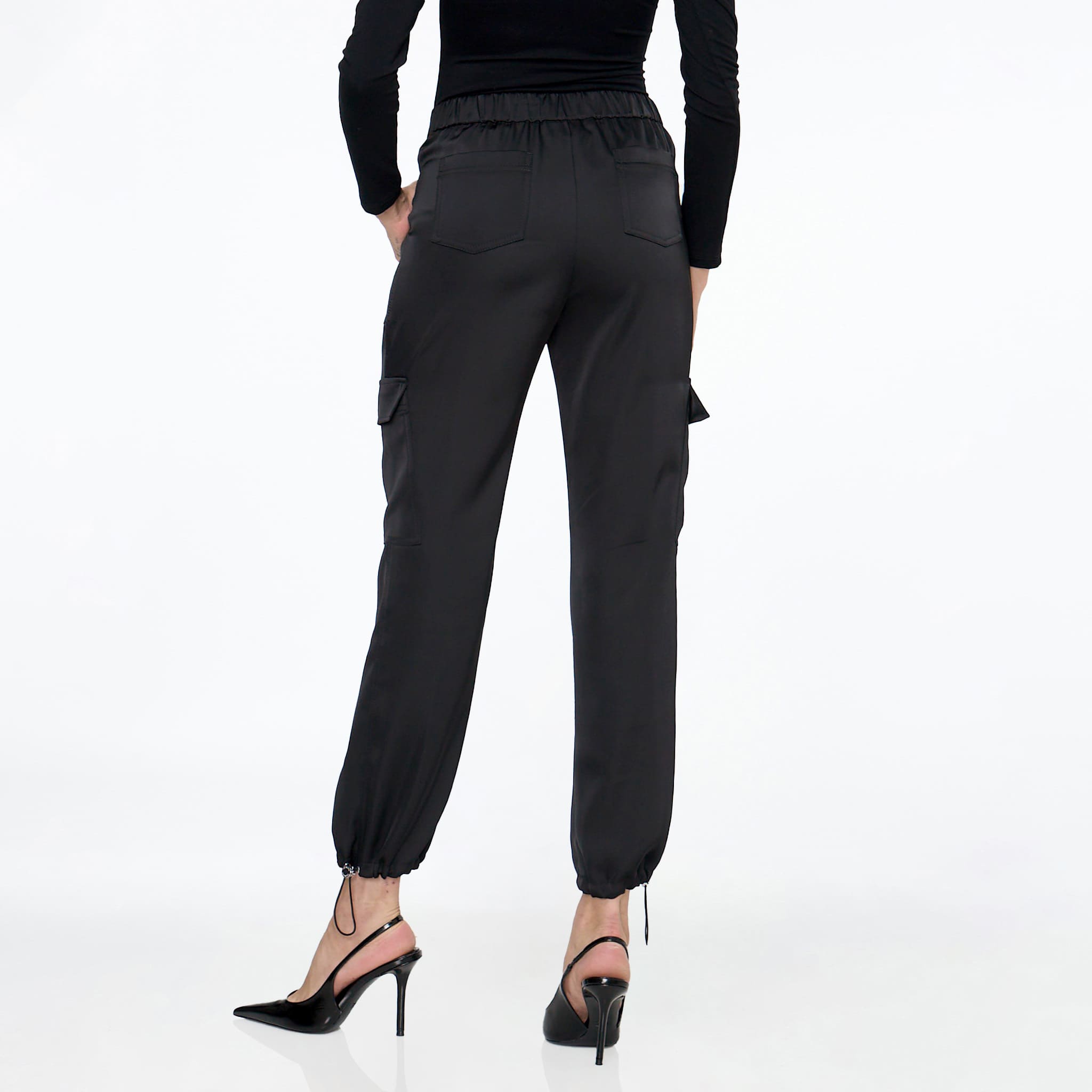 Pantalón Cargo Negro Satín