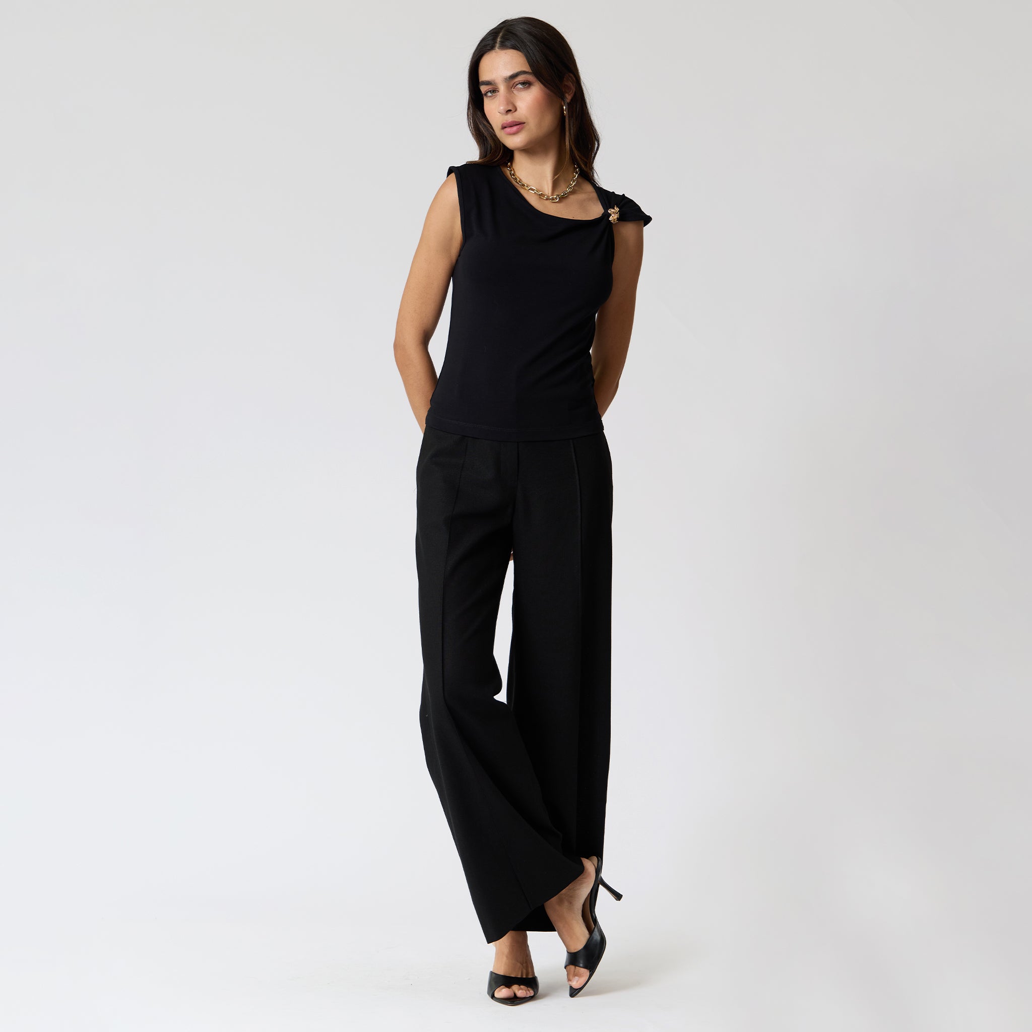 Blusa Negra Con Detalle