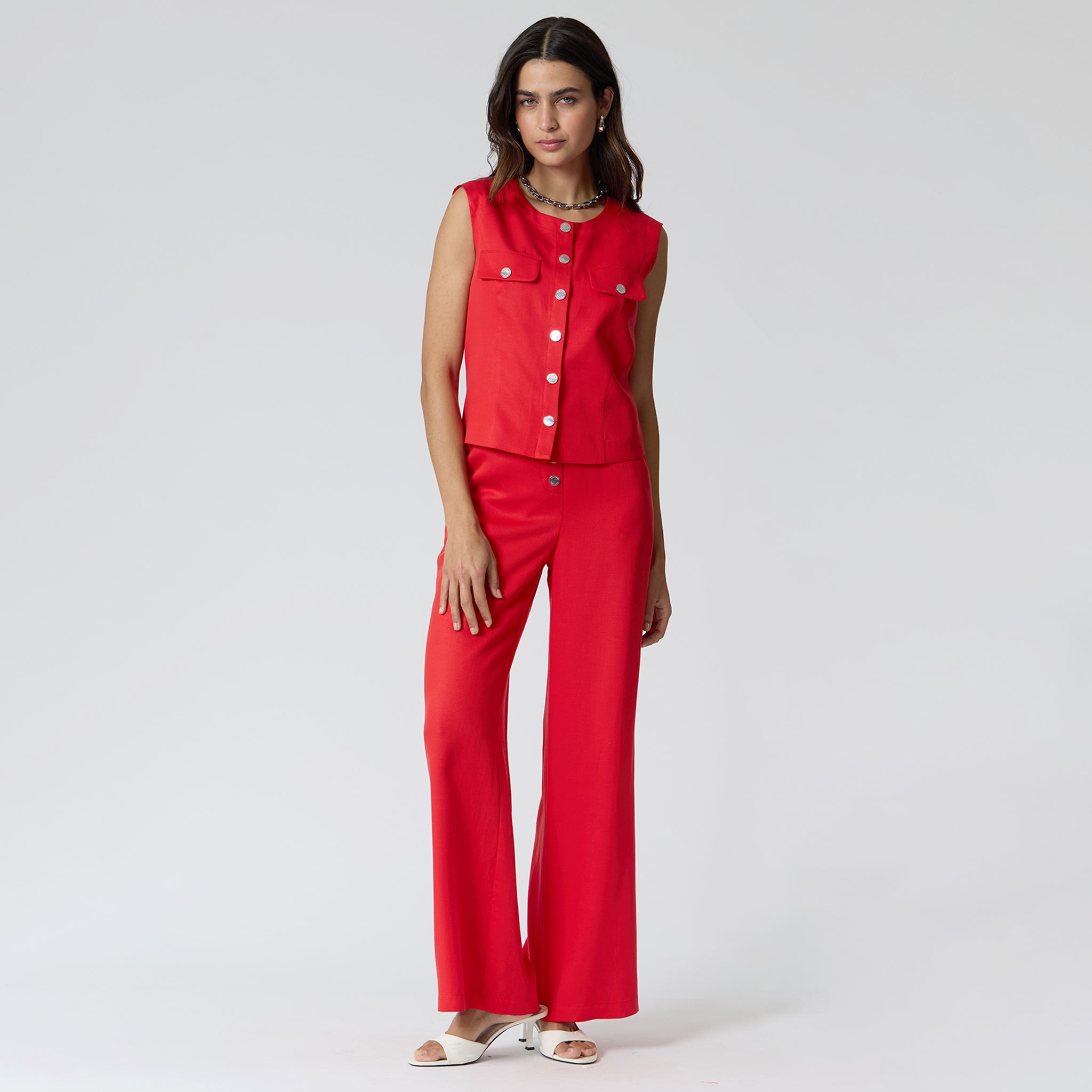 Blusa Roja con Broches