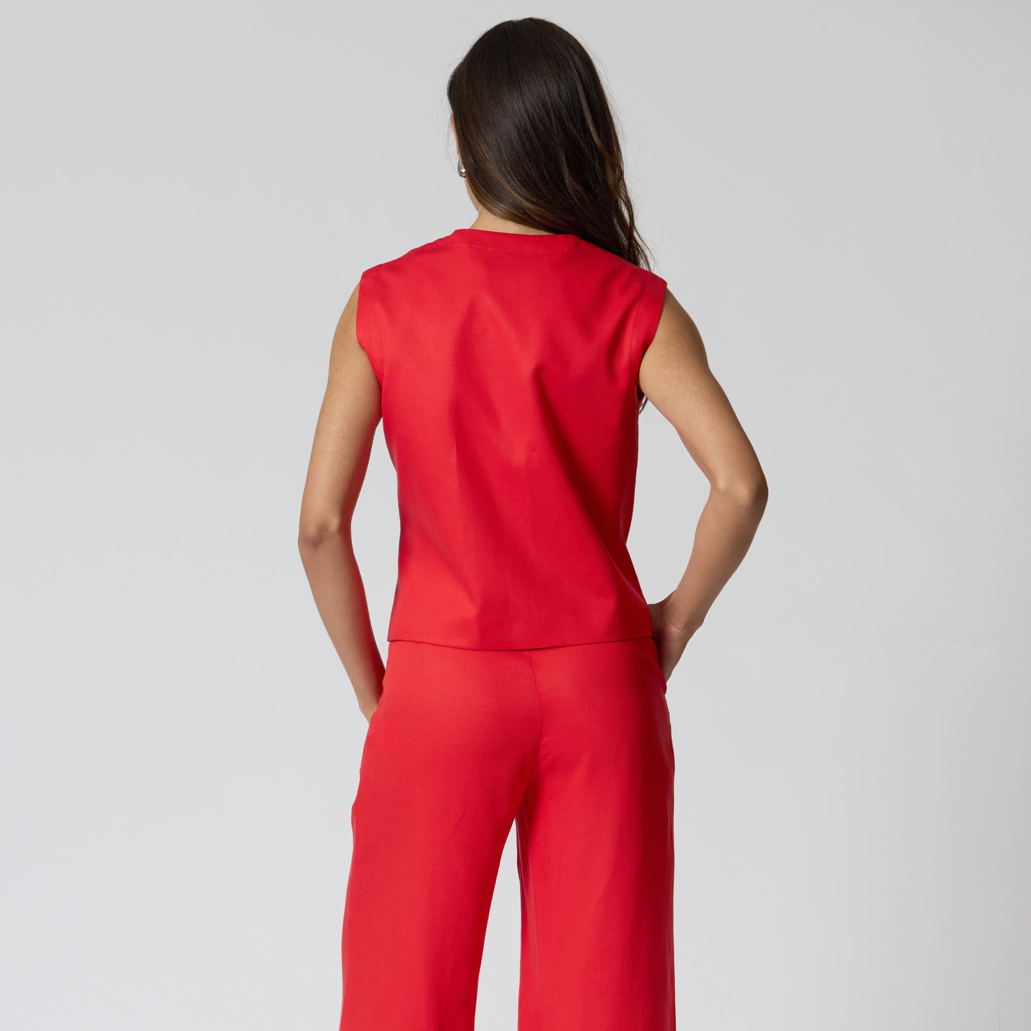 Blusa Roja con Broches