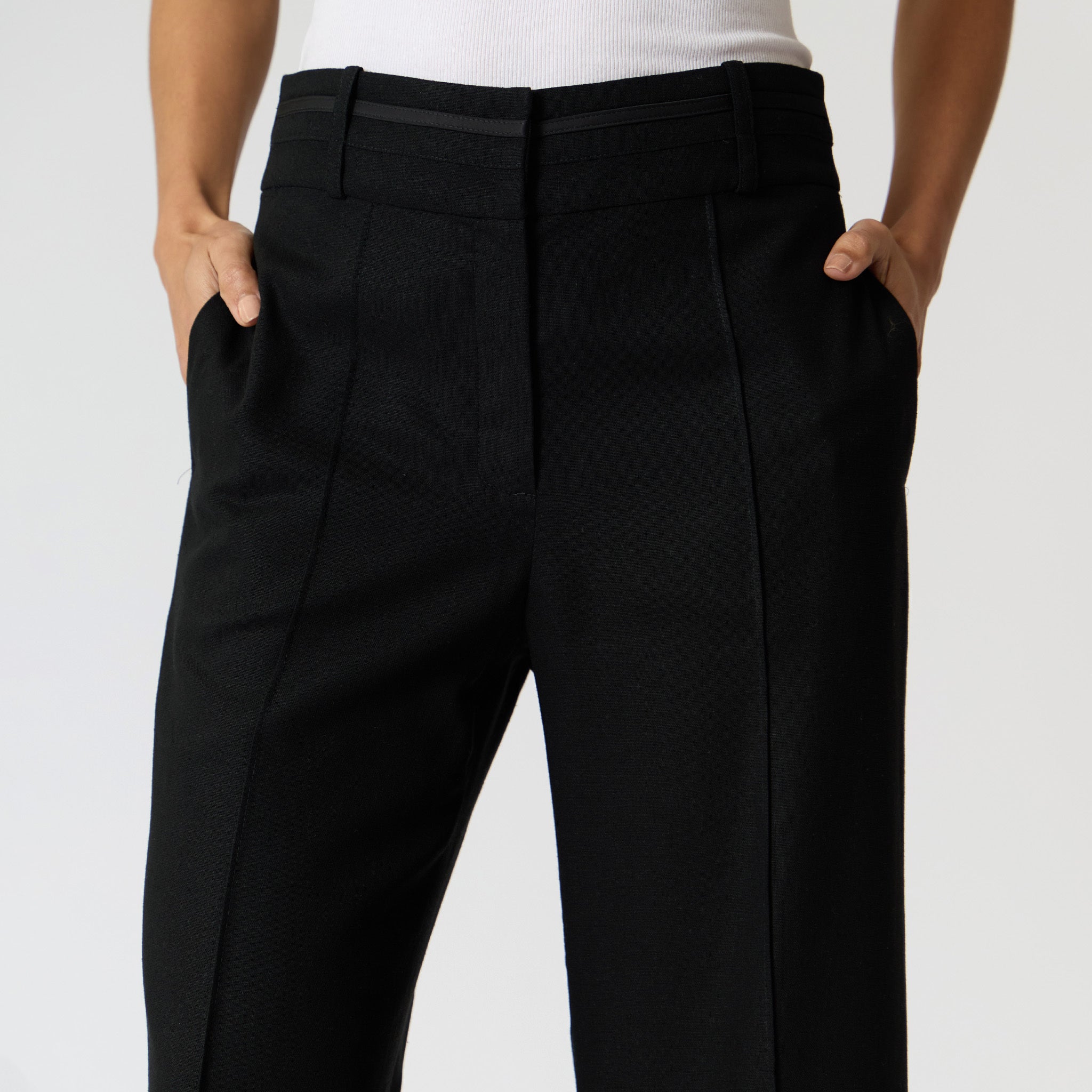 Pantalón Negro con Broches