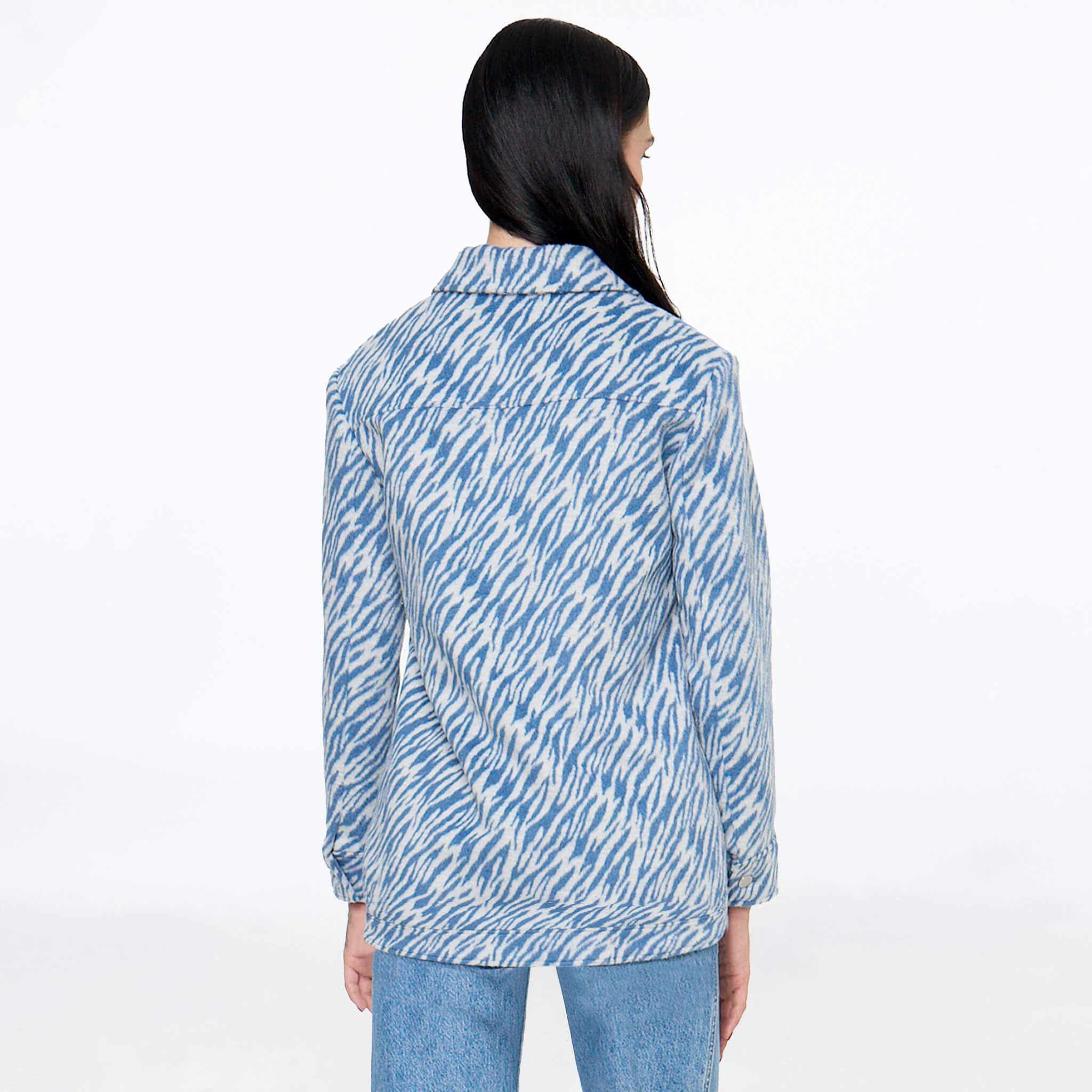 Chamarra azul con print
