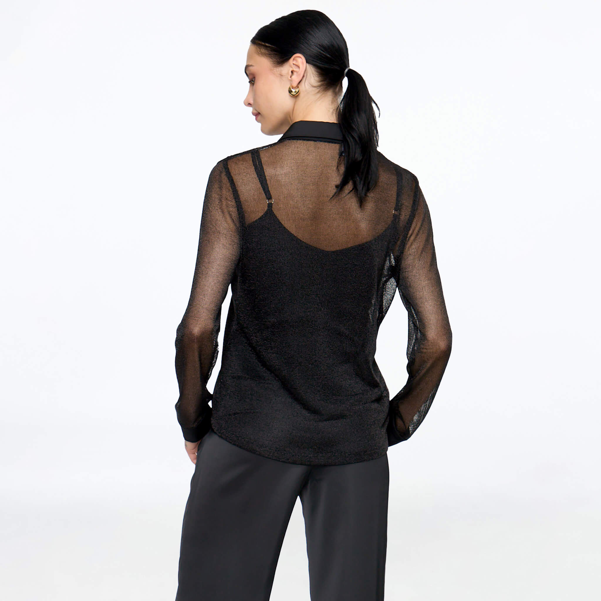 Camisola negra con combinaciones