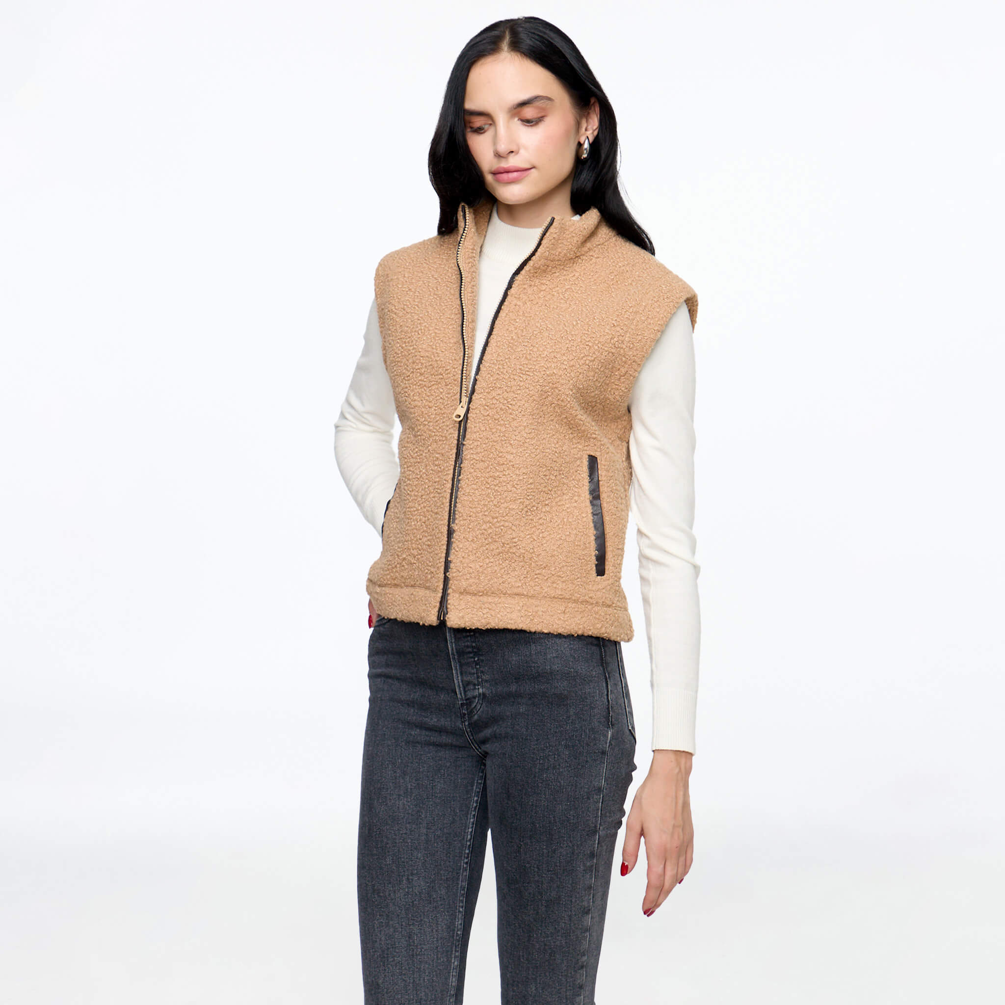 Chaleco con detalles en piel