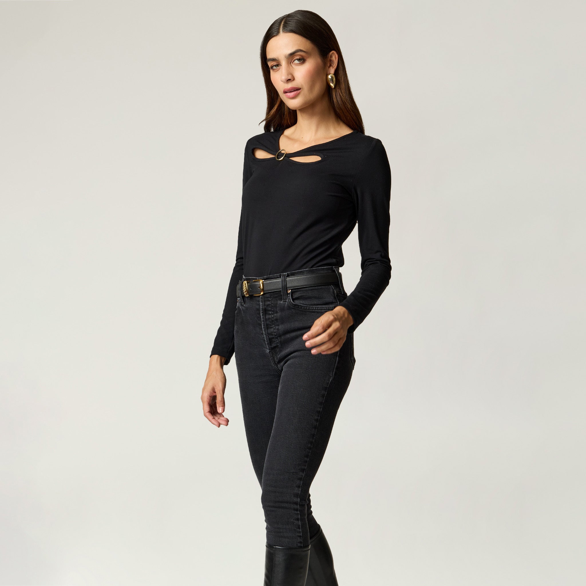 Blusa Lisa Cuello Redondo con Argolla