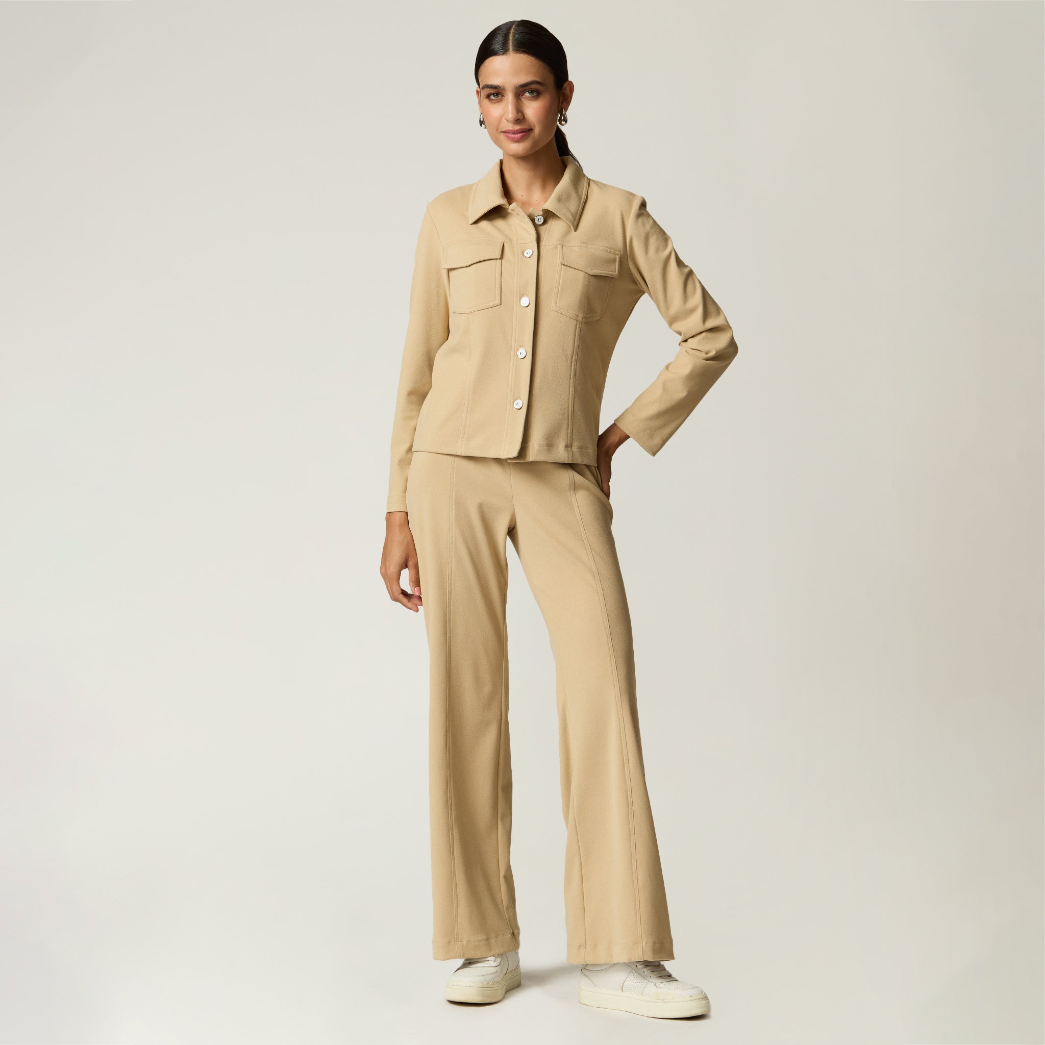 Chamarra Beige Con Cortes