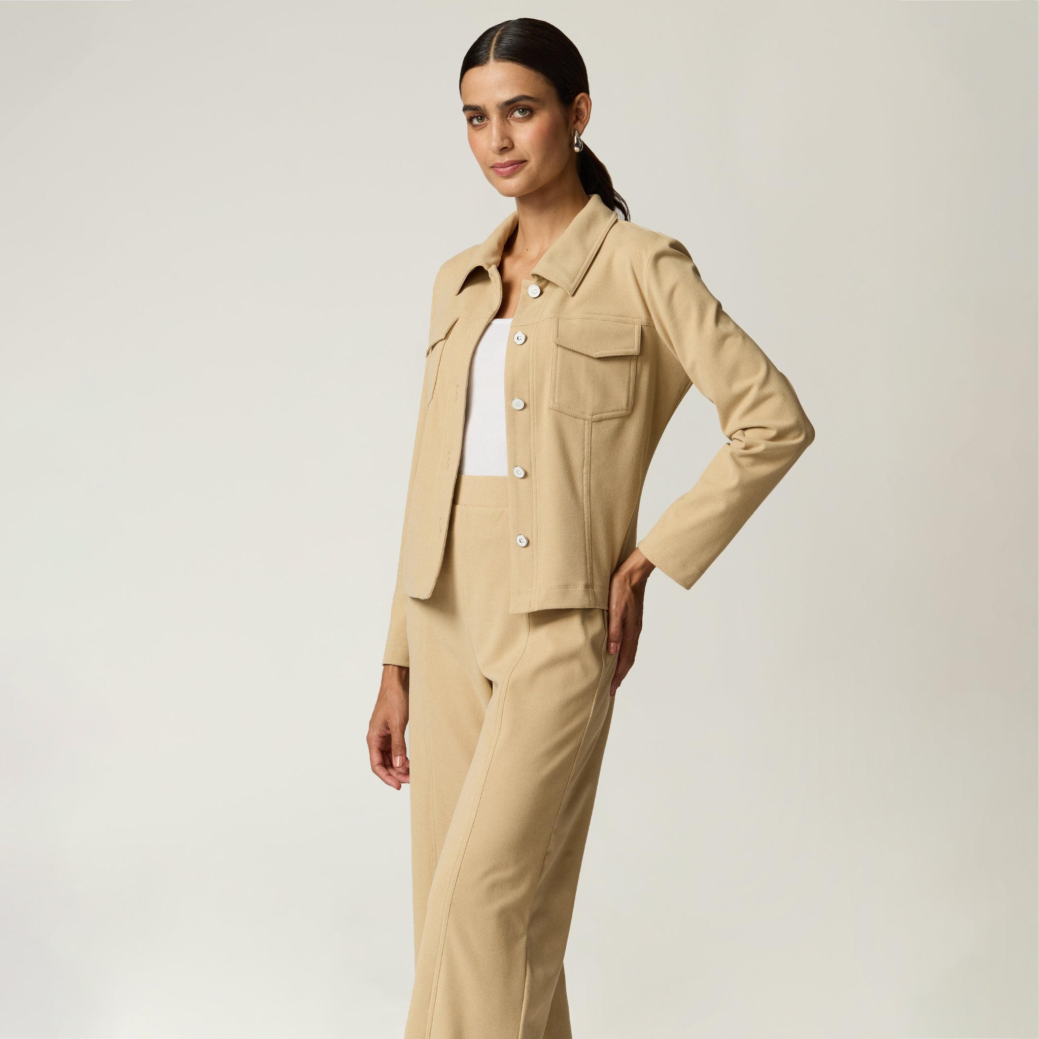 Chamarra Beige Con Cortes