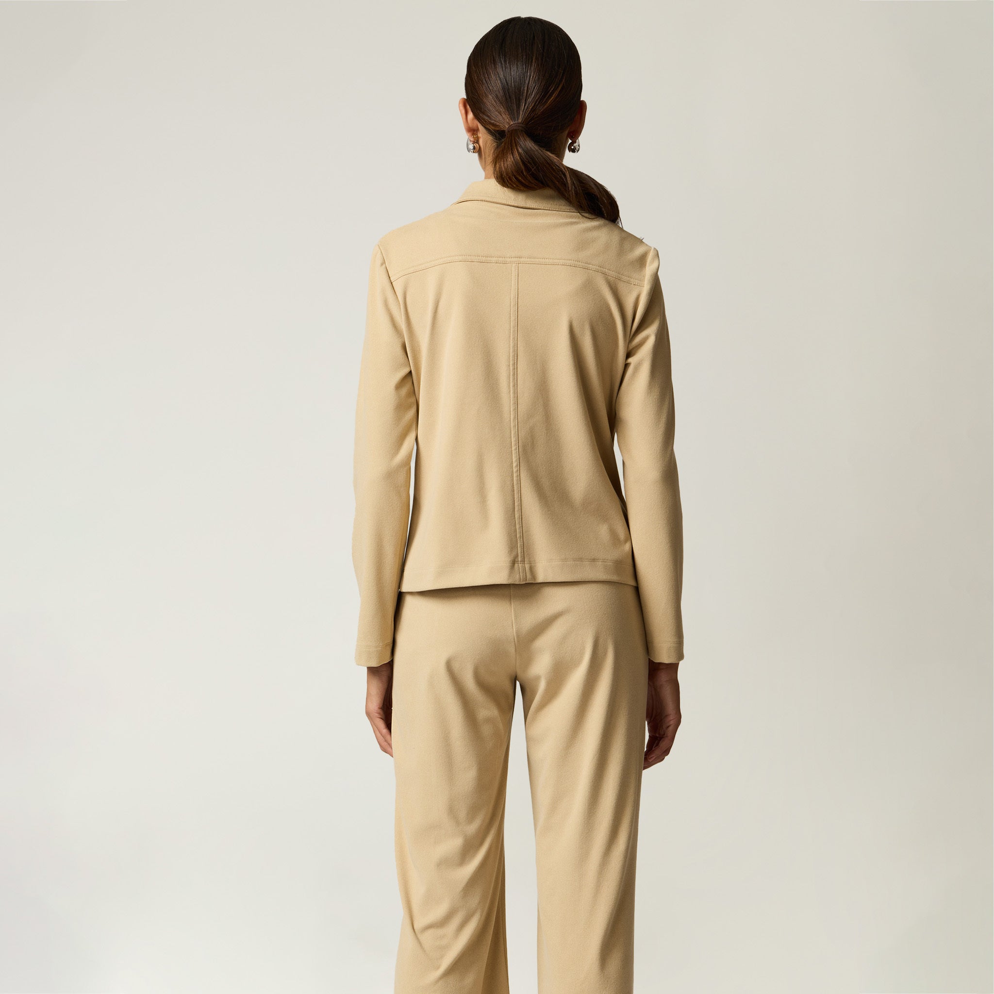 Chamarra Beige Con Cortes
