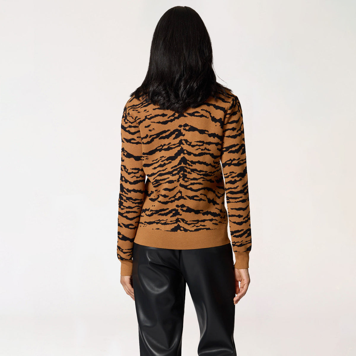 Suéter Camel Estampado
