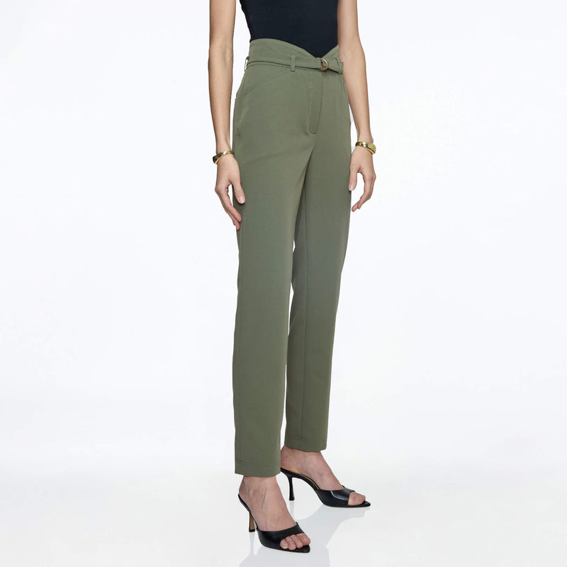 Pantalón verde olivo con cinturón