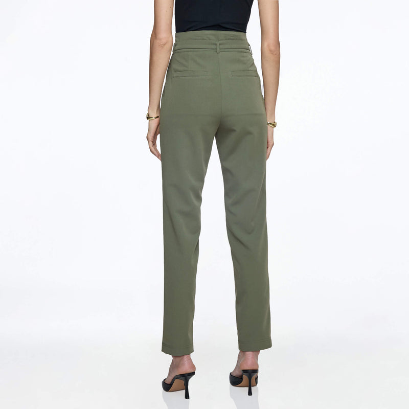 Pantalón verde olivo con cinturón