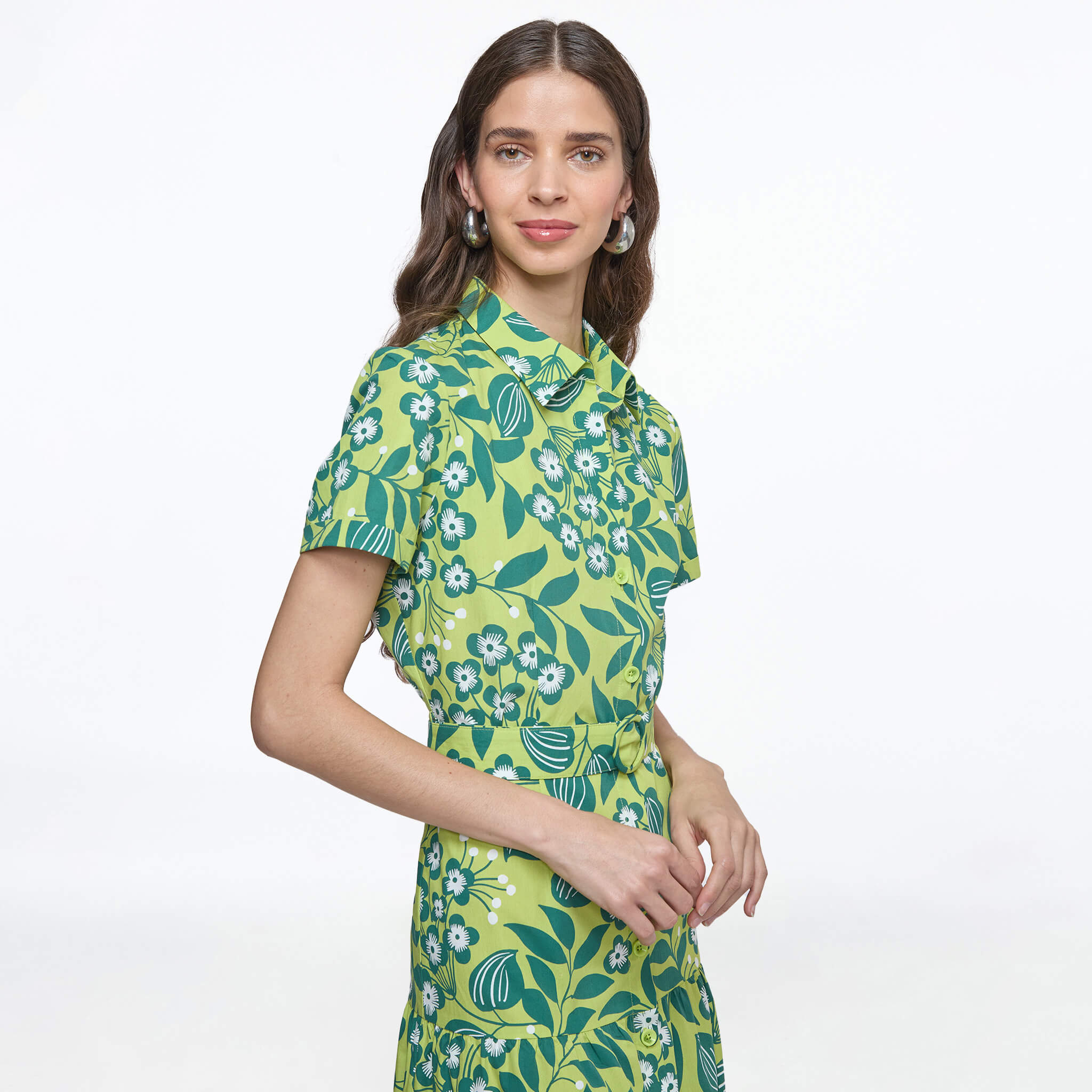 Vestido verde estampado con olanes