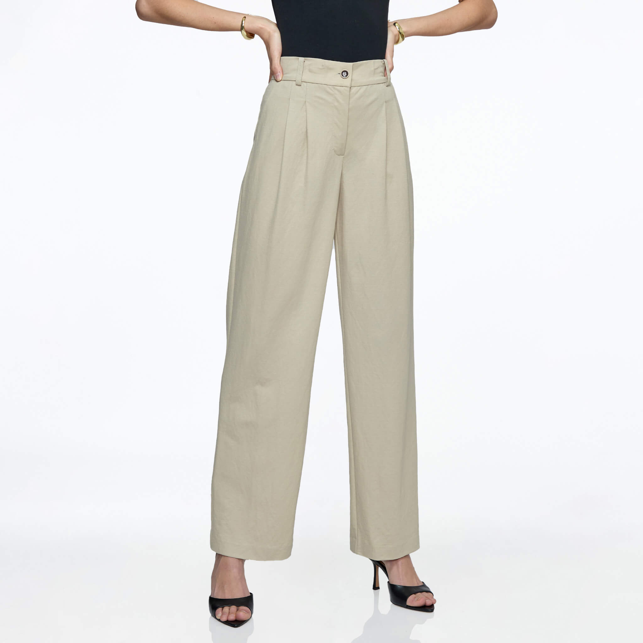 Pantalón beige con pinzas