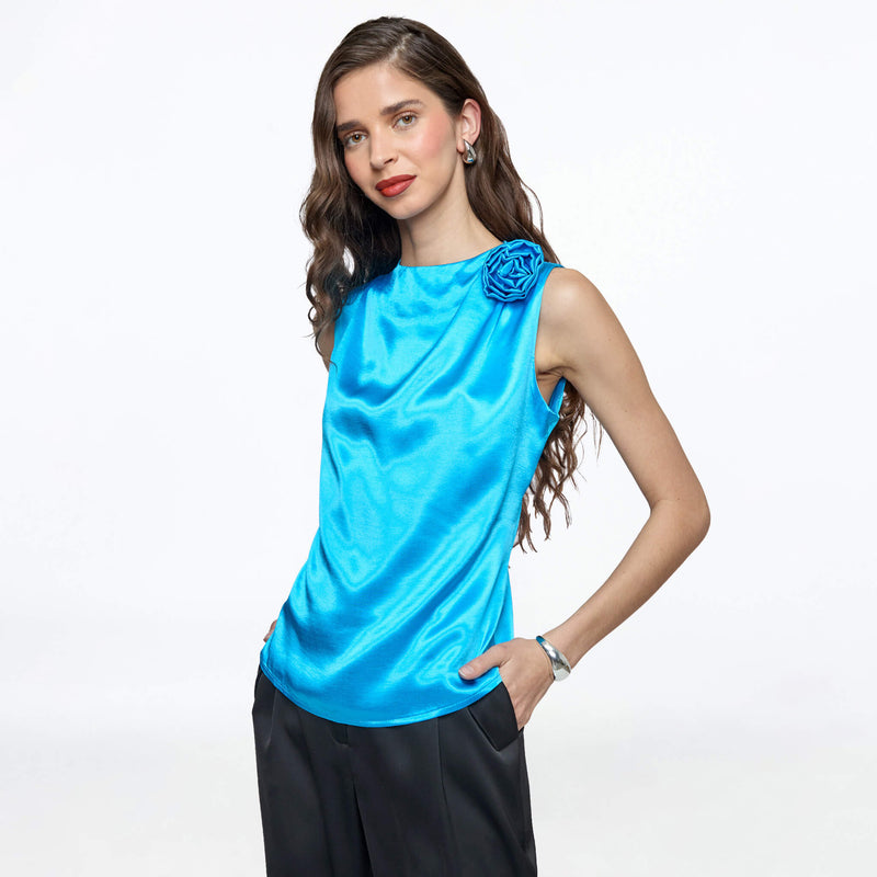 Blusa azul con detalle en hombro