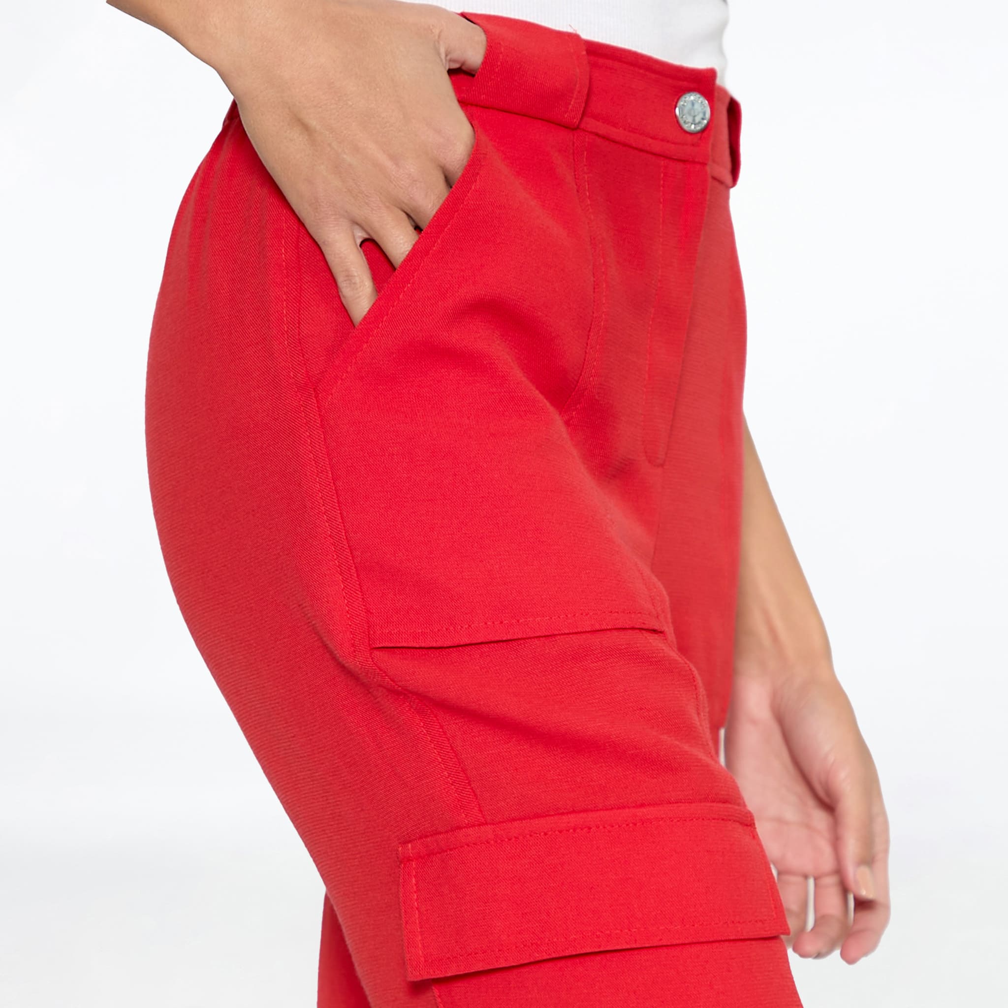 Pantalón rojo con bolsas canguro