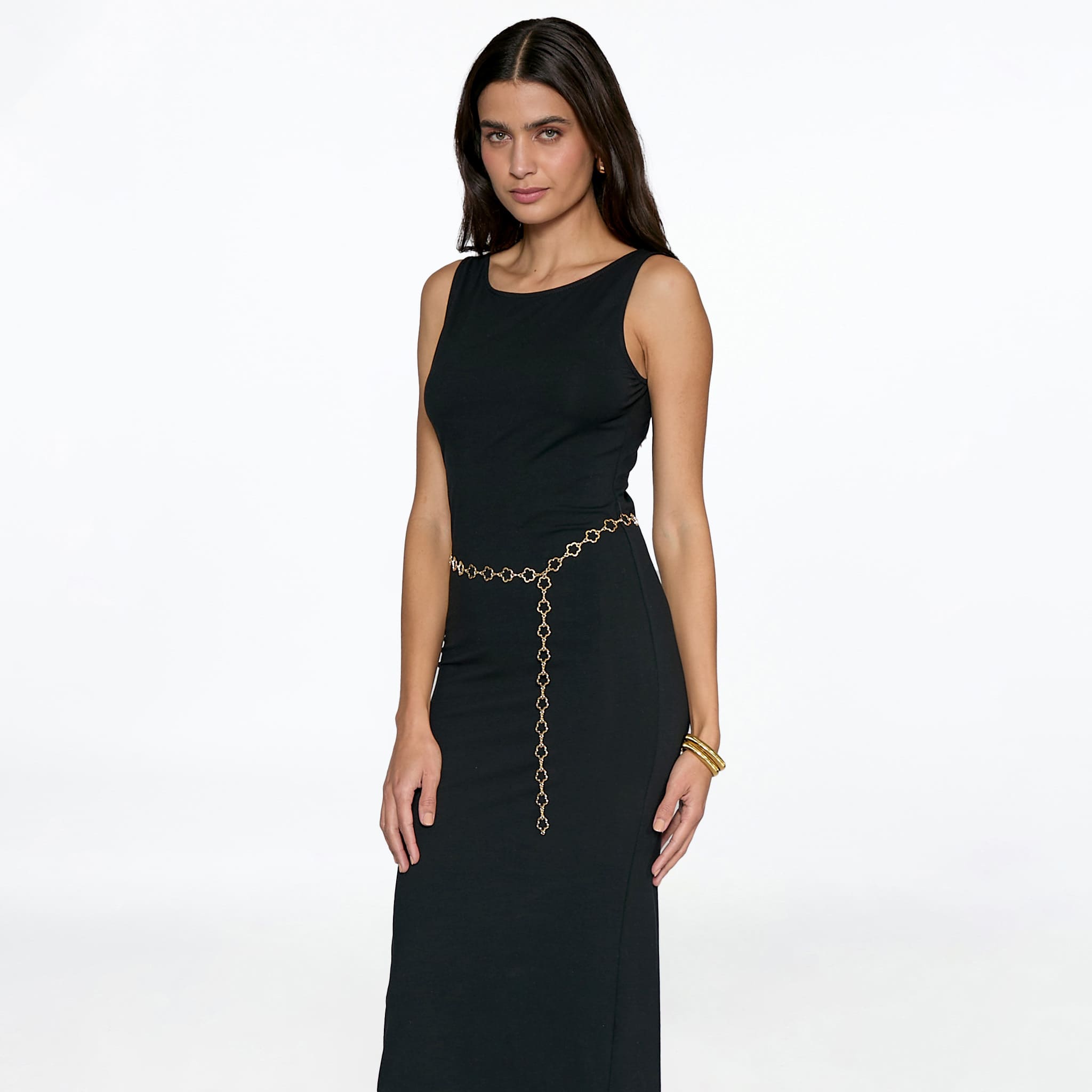 Vestido negro con cadena