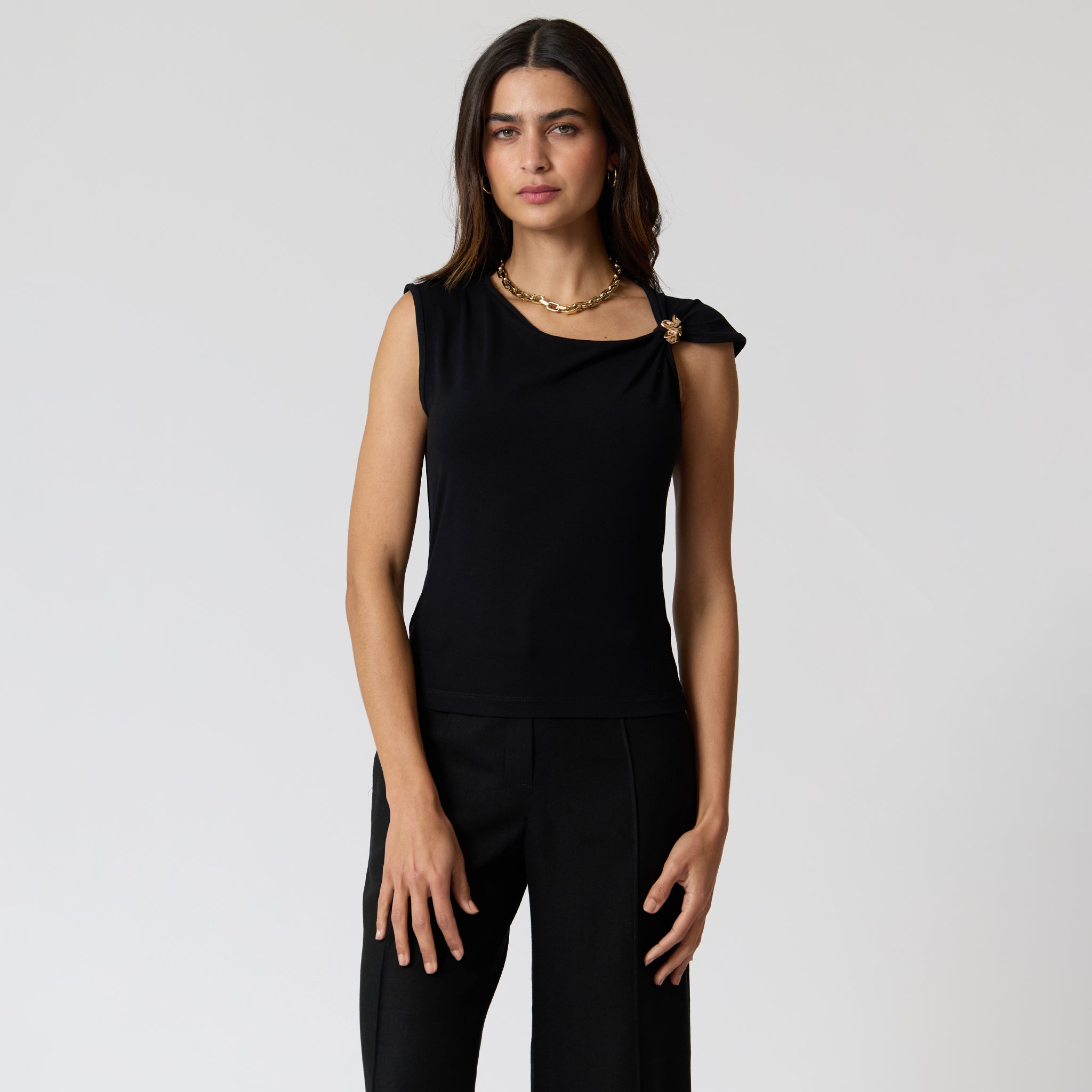 Blusa Negra Con Detalle