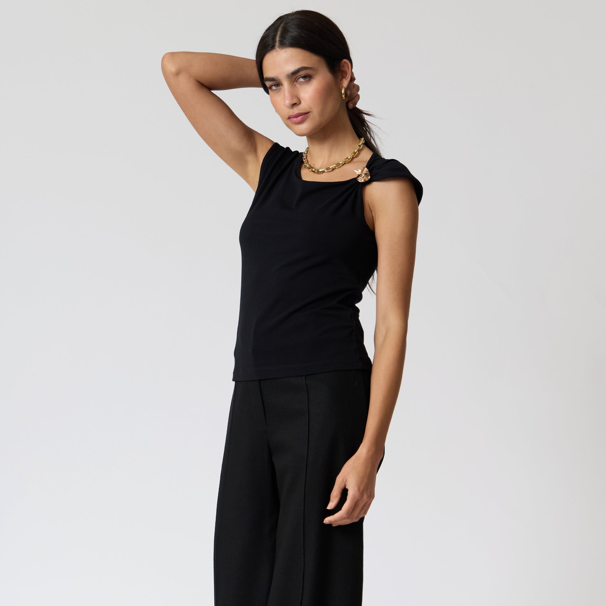 Blusa Negra Con Detalle