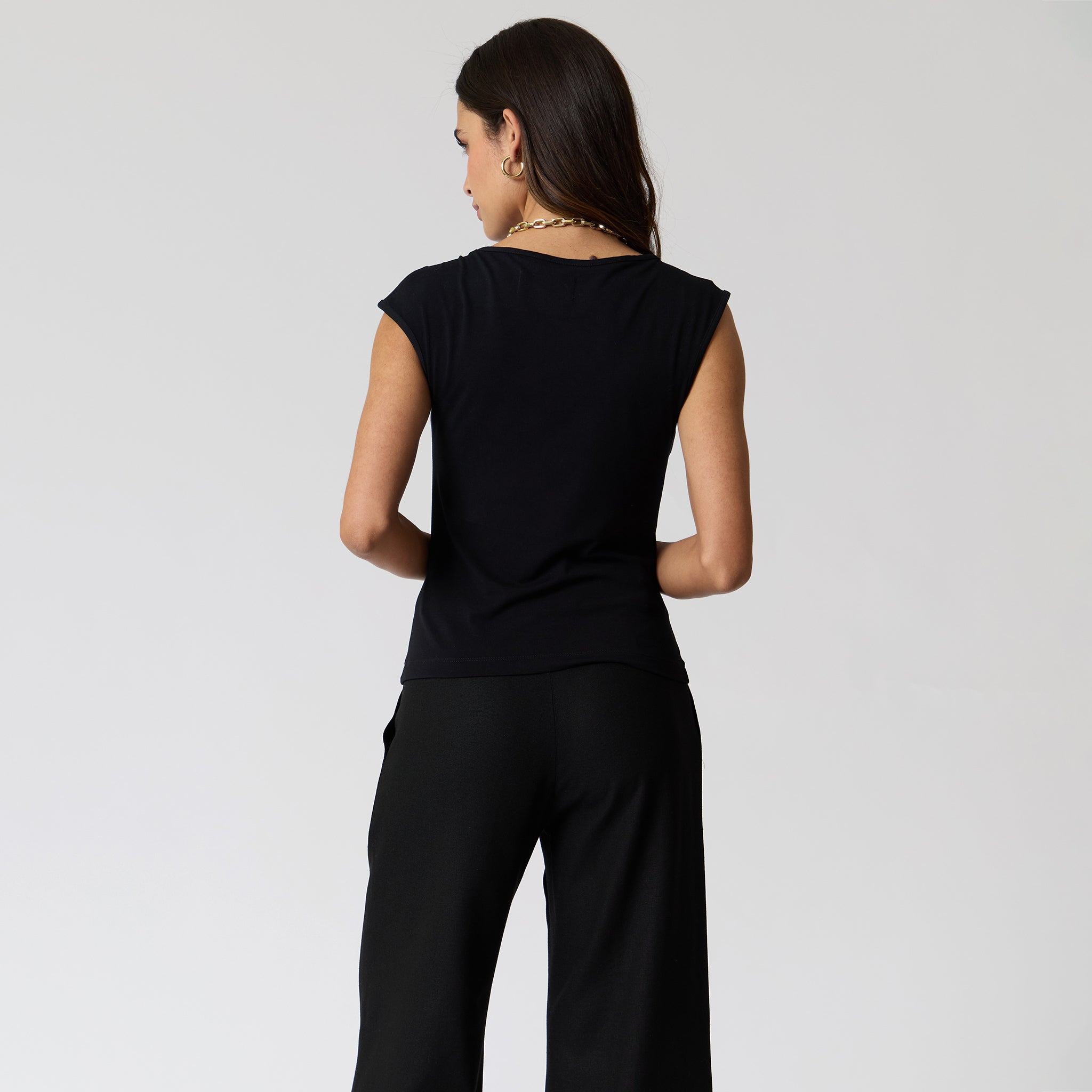 Blusa Negra Con Detalle