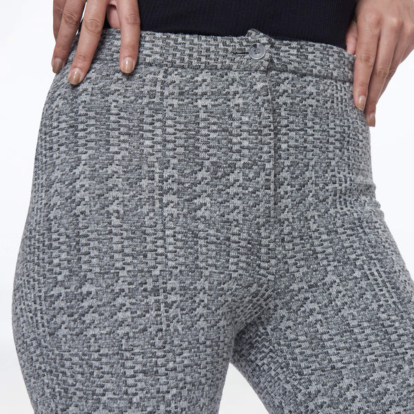 Pantalón gris con abertura