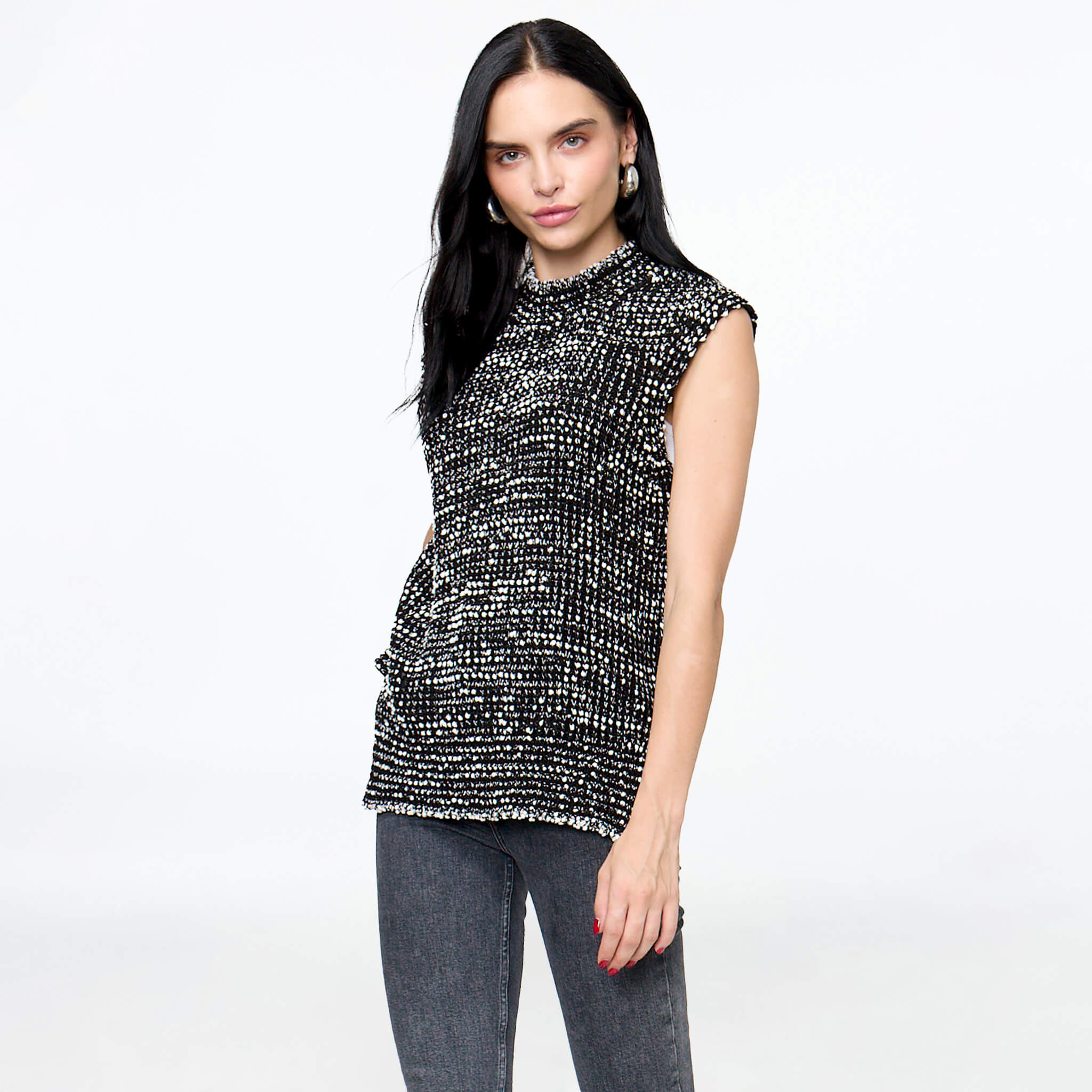 Blusa negra tejida con brillo