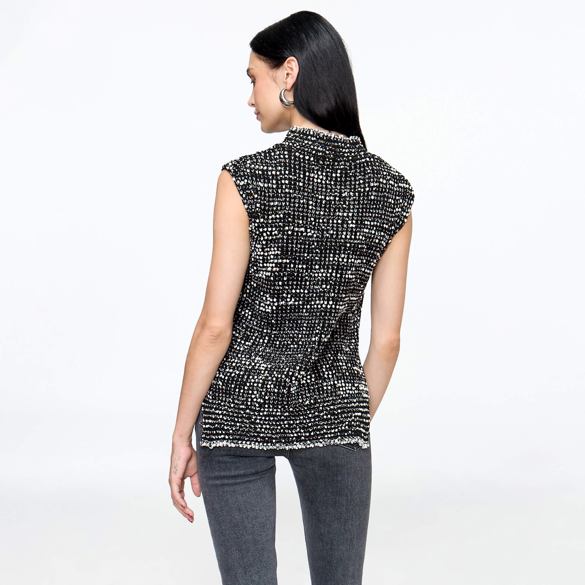 Blusa negra tejida con brillo