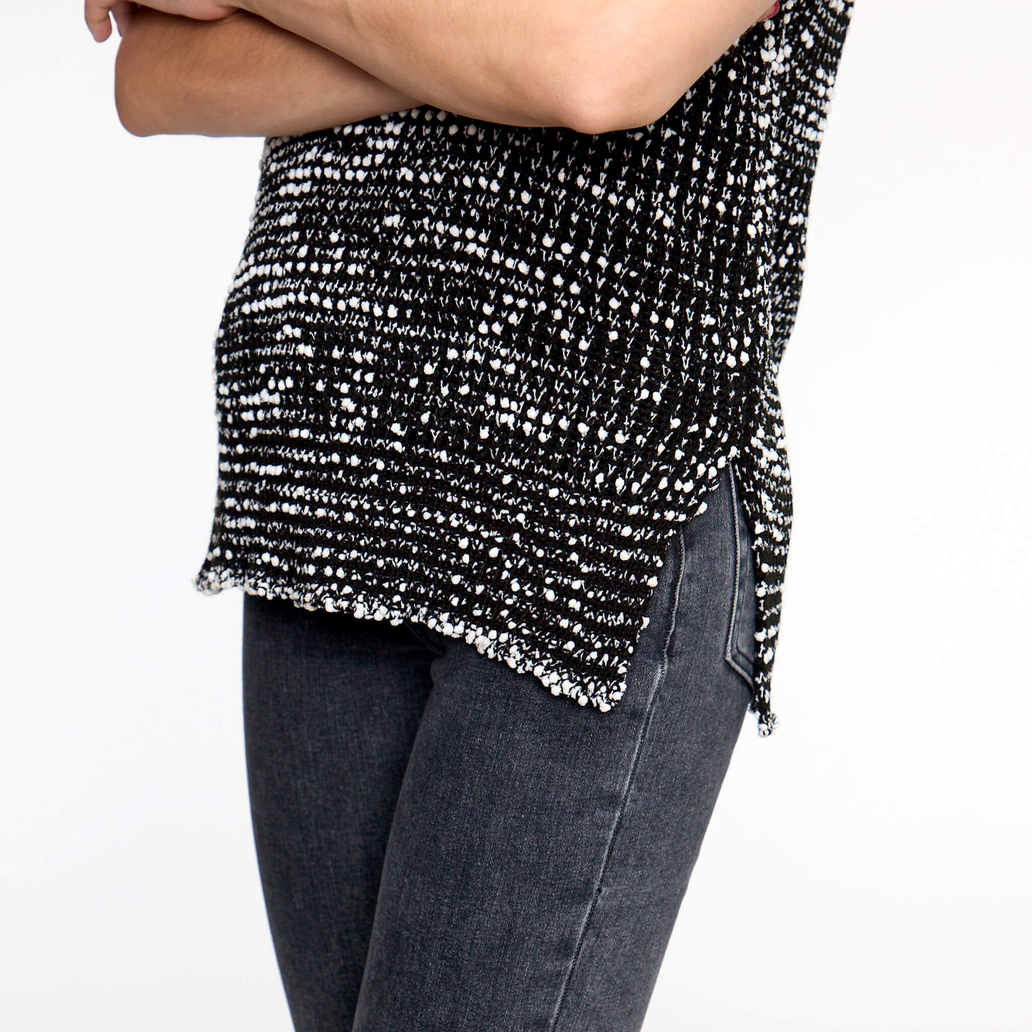 Blusa negra tejida con brillo