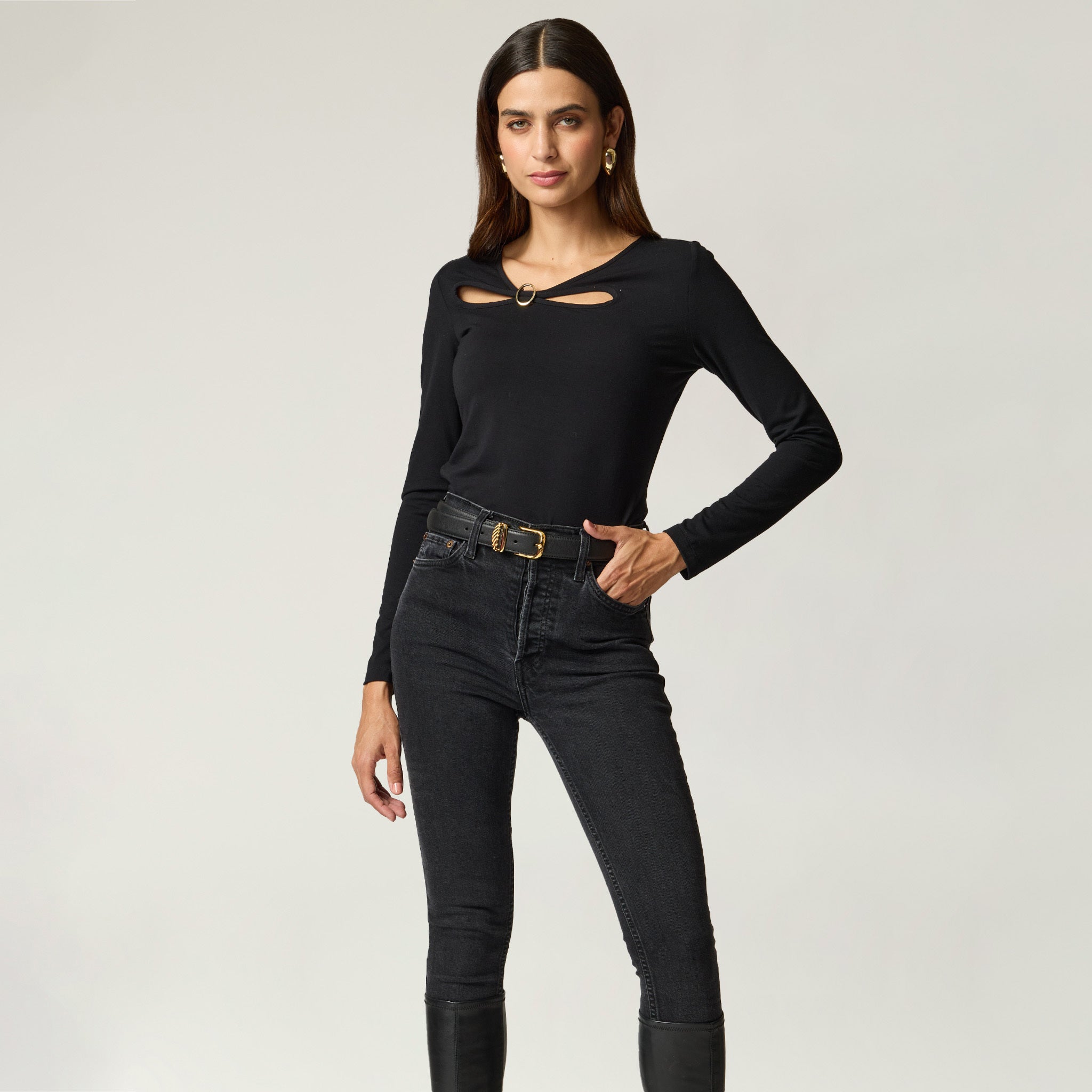 Blusa Lisa Cuello Redondo con Argolla
