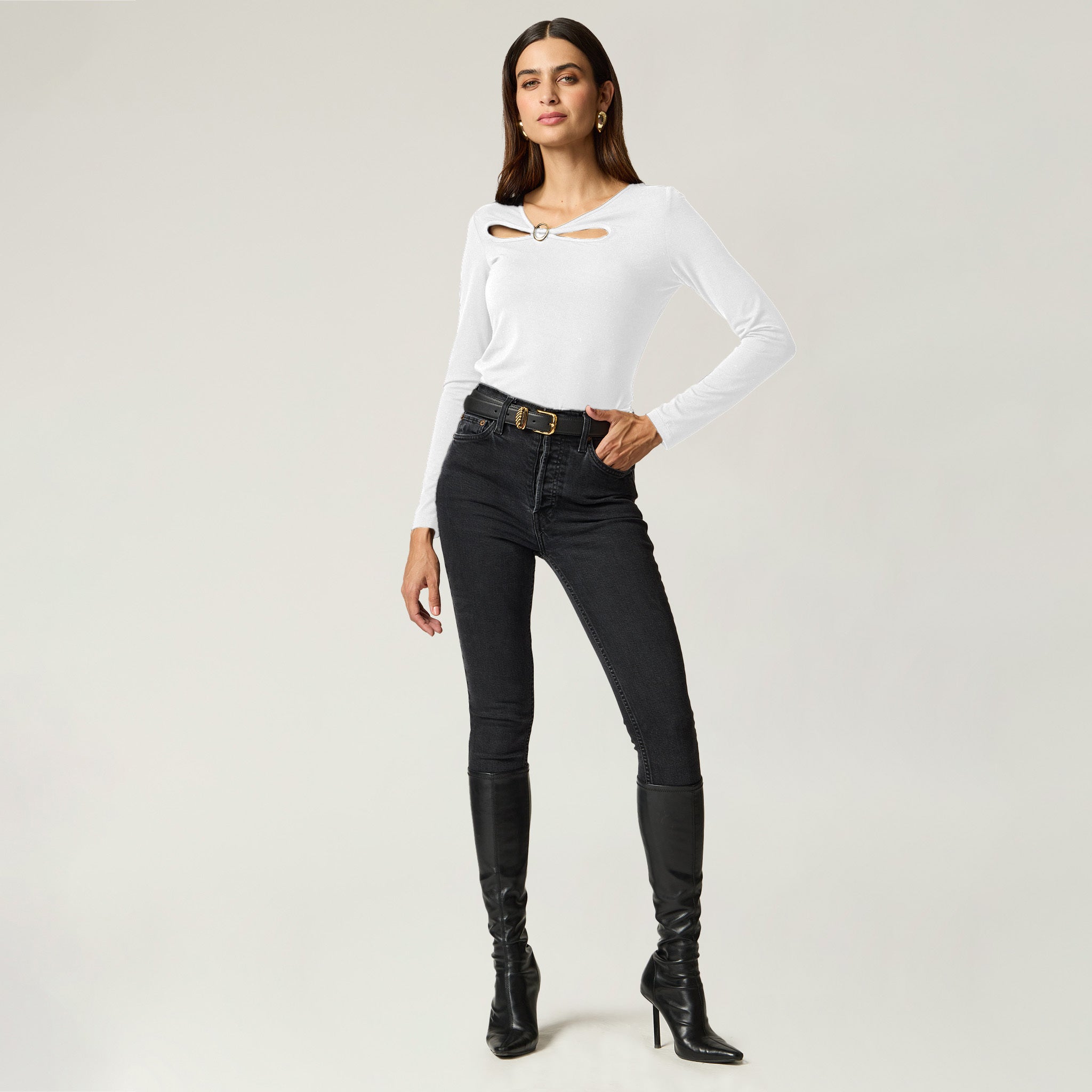 Blusa Lisa Cuello Redondo con Argolla