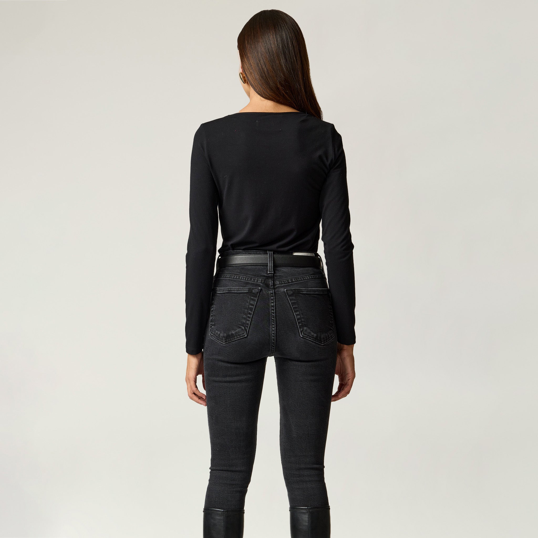 Blusa Lisa Cuello Redondo con Argolla