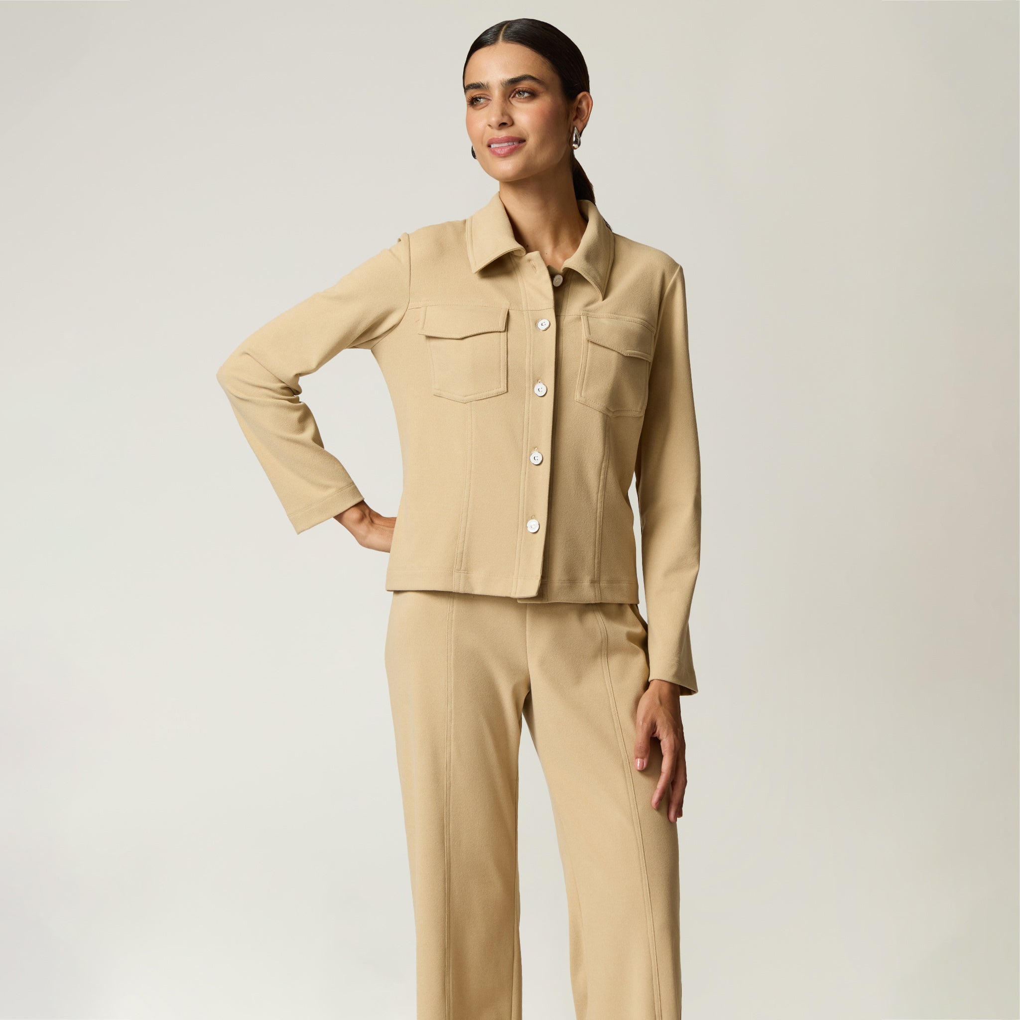 Chamarra Beige Con Cortes