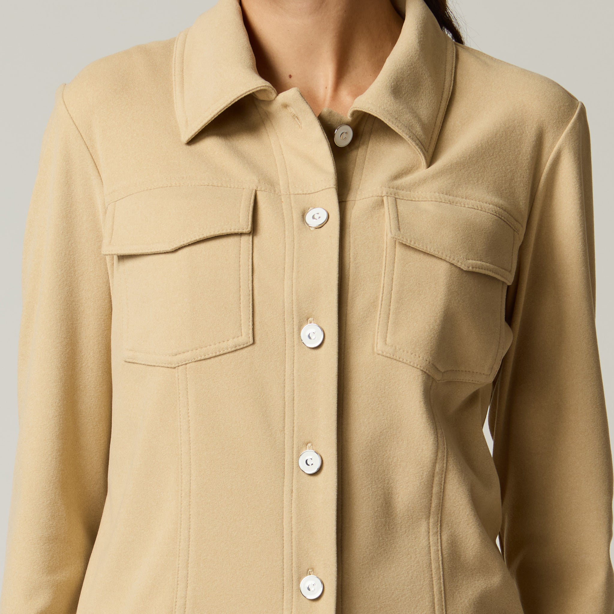 Chamarra Beige Con Cortes