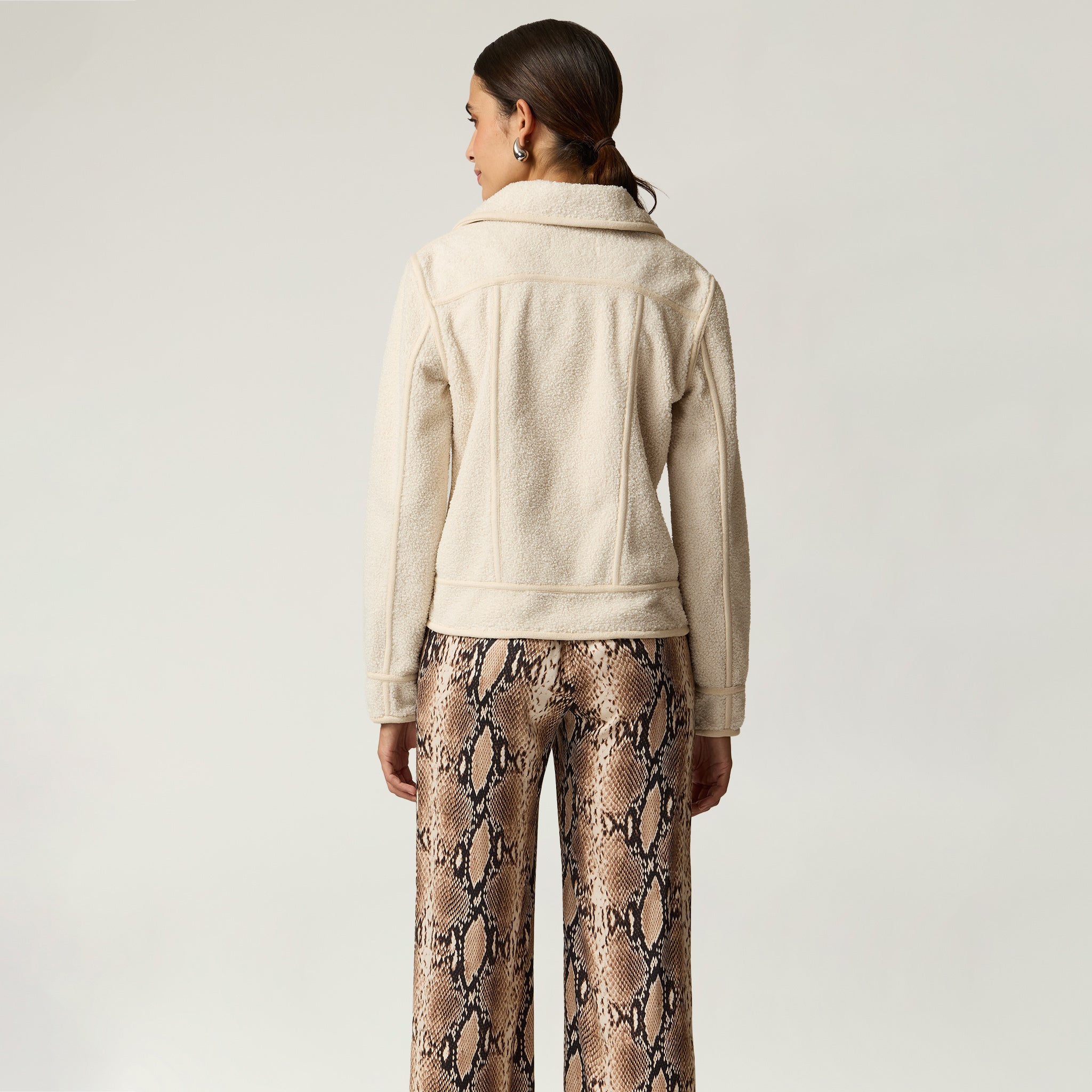 Chamarra Hueso Corta