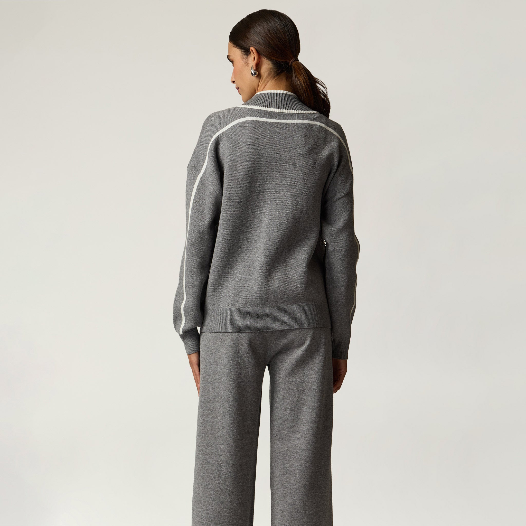 Sueter Gris Punto Cuello Alto
