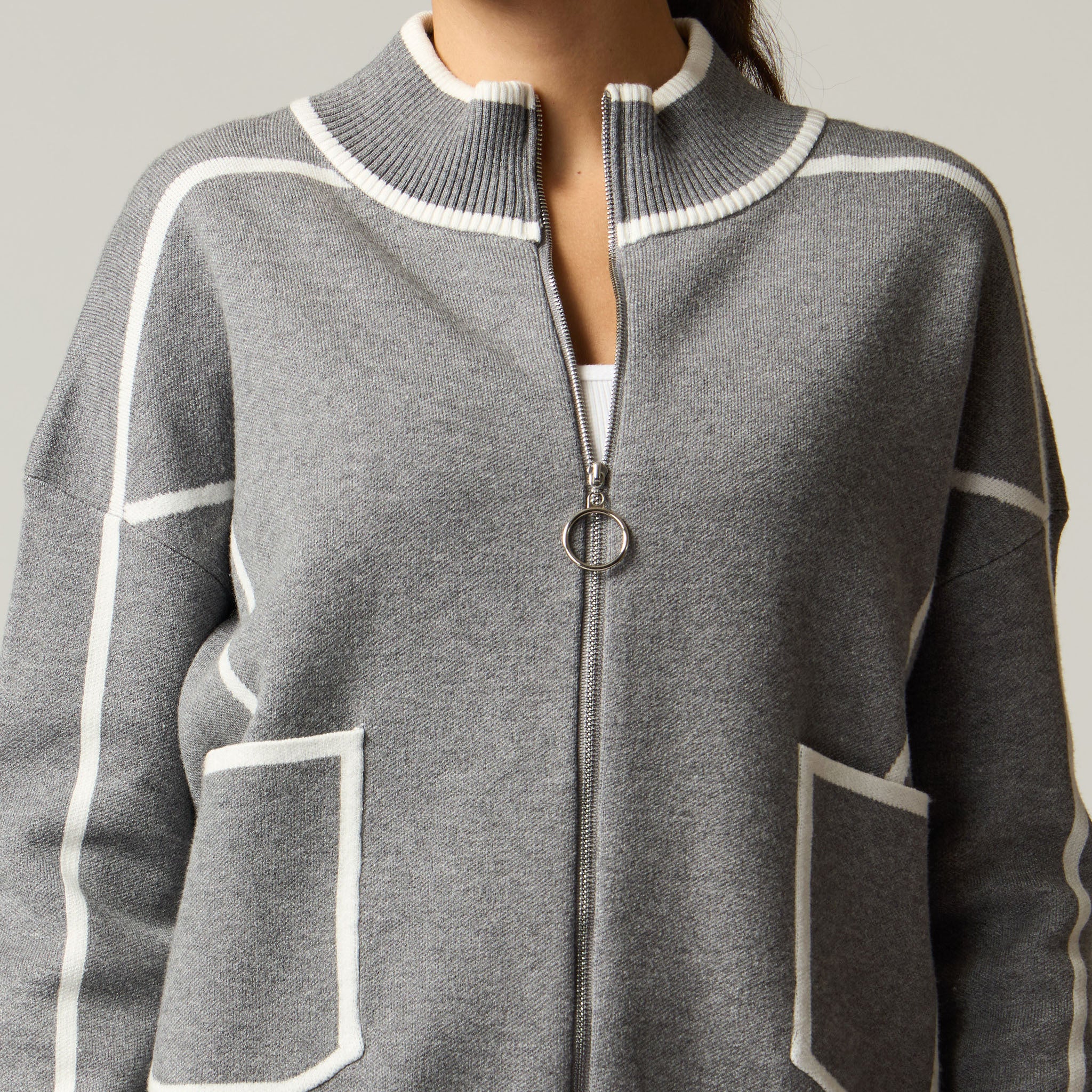 Sueter Gris Punto Cuello Alto