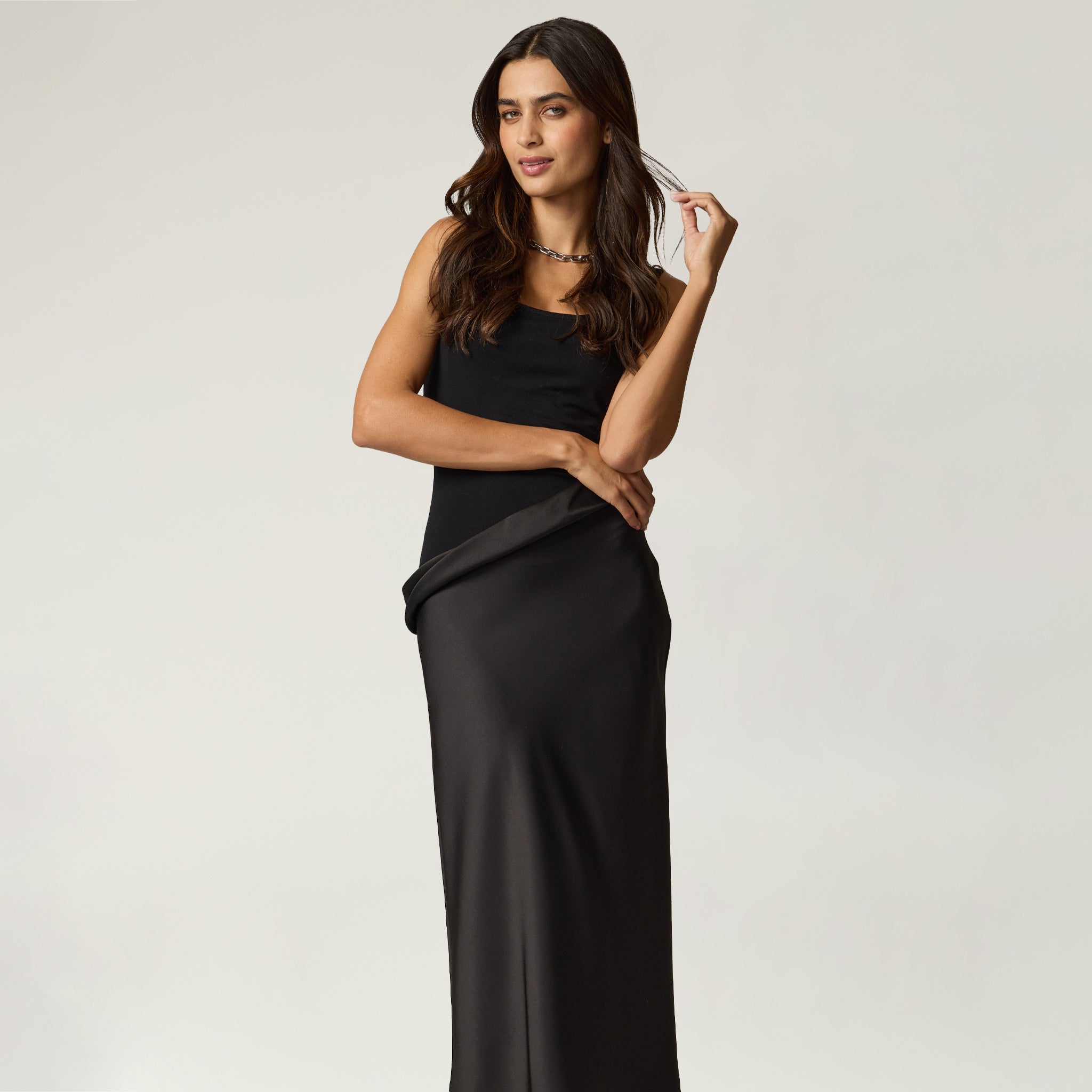 Vestido Negro Con Olán