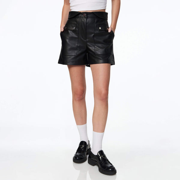 Short vinipiel negro